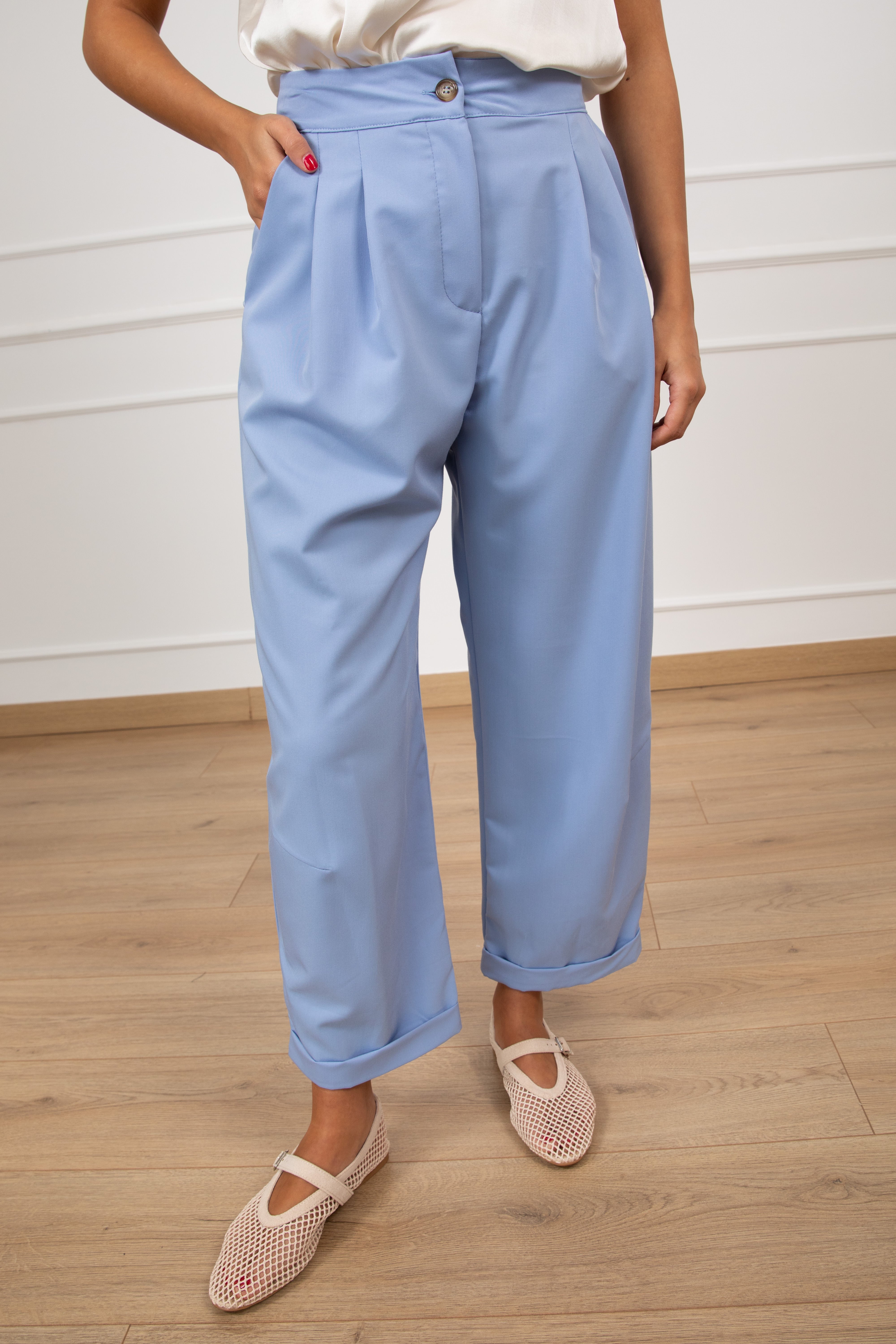 Pantalone carrot-fit con pinces ViCOLO