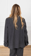 Giacca gessata over-size variante grigio Tensione IN