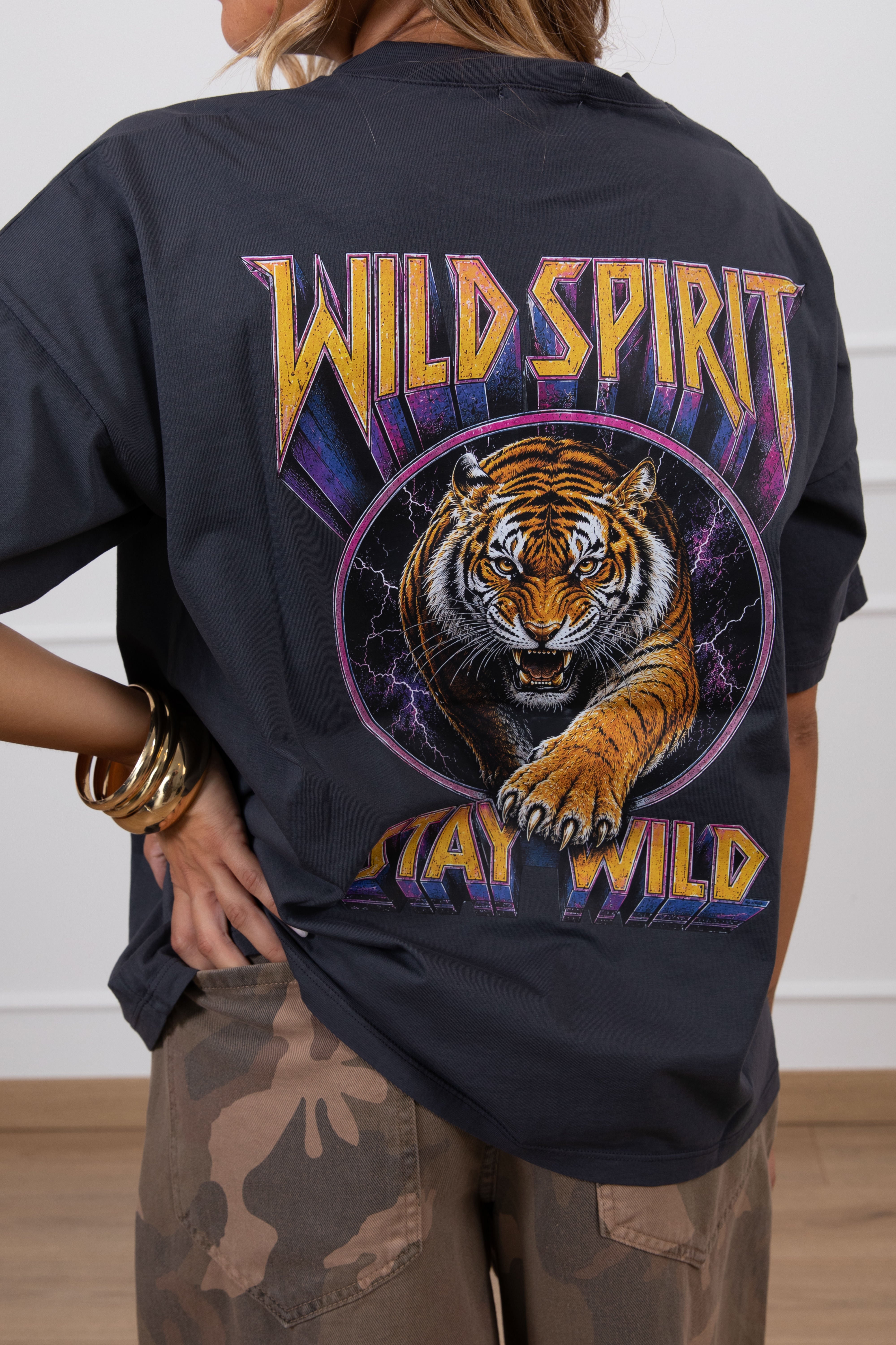 T-shirt over-size "Wild spirit" sul retro ViCOLO