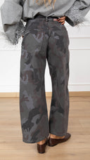 Pantalone 5 tasche camouflage grigio con cintura placca Tensione IN