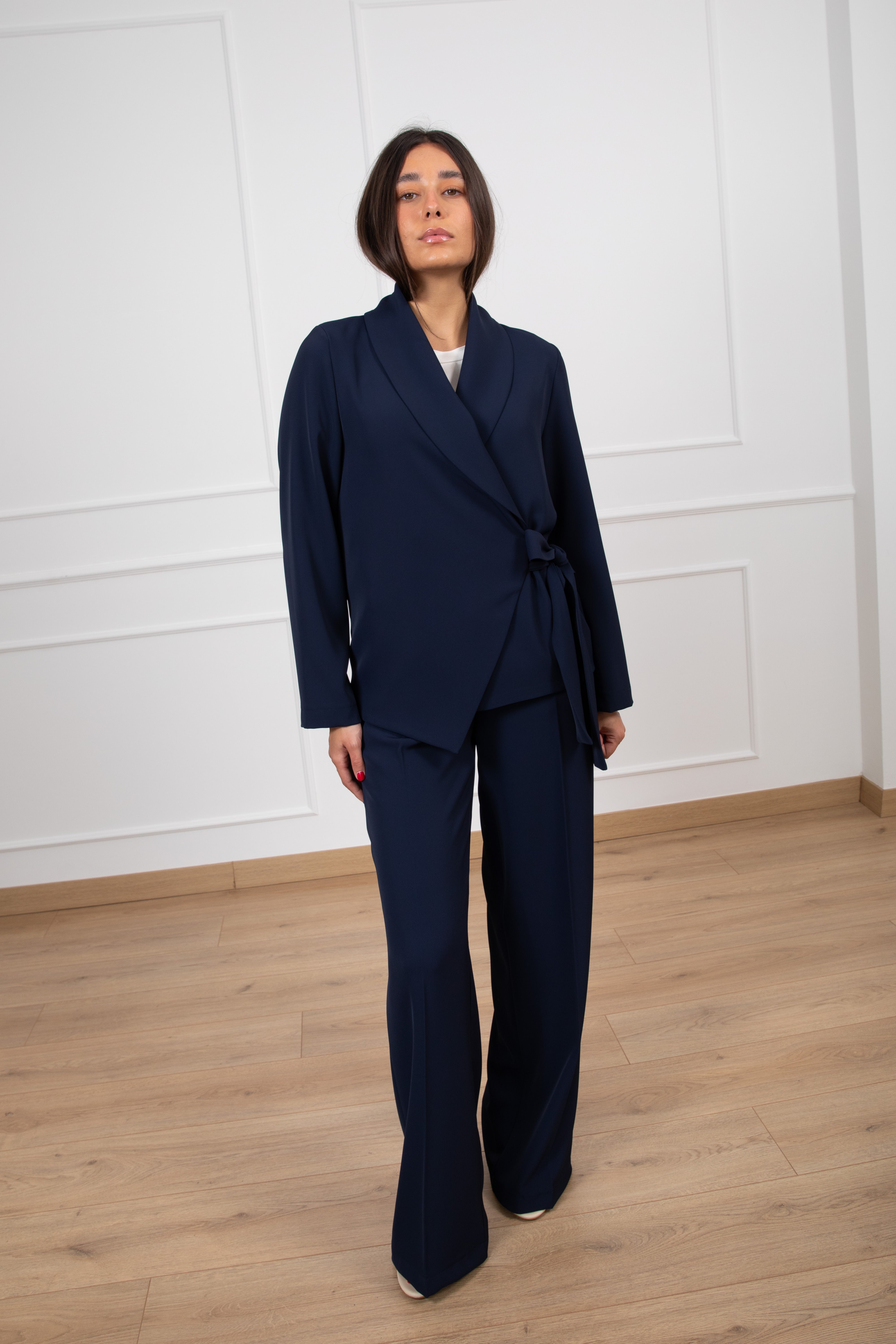 Tailleur tessuto fluido giacca con fiocco e pantalone con elastico Susy Mix