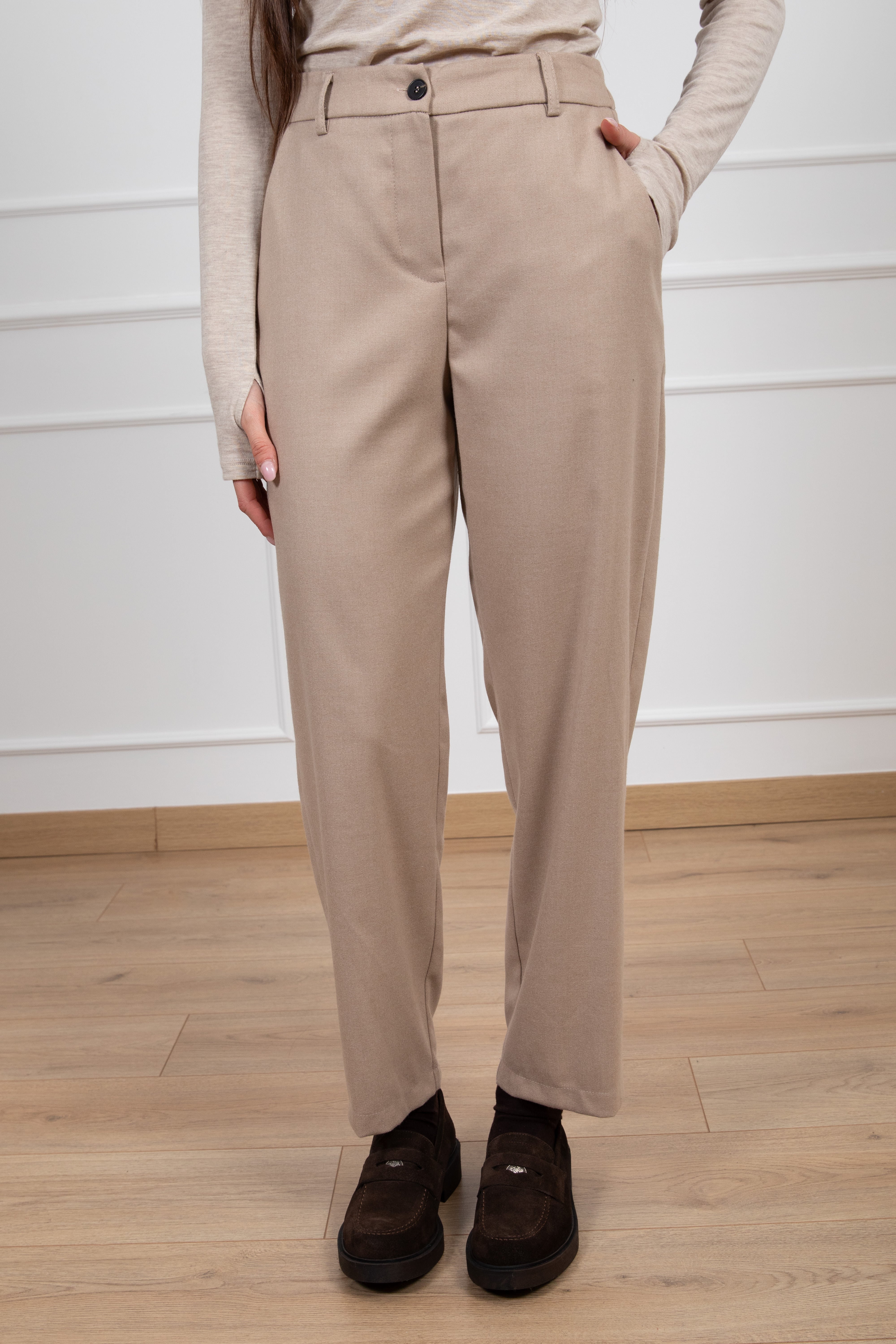 Pantalone carrot-fit con elastico sul retro in flanella Tensione IN