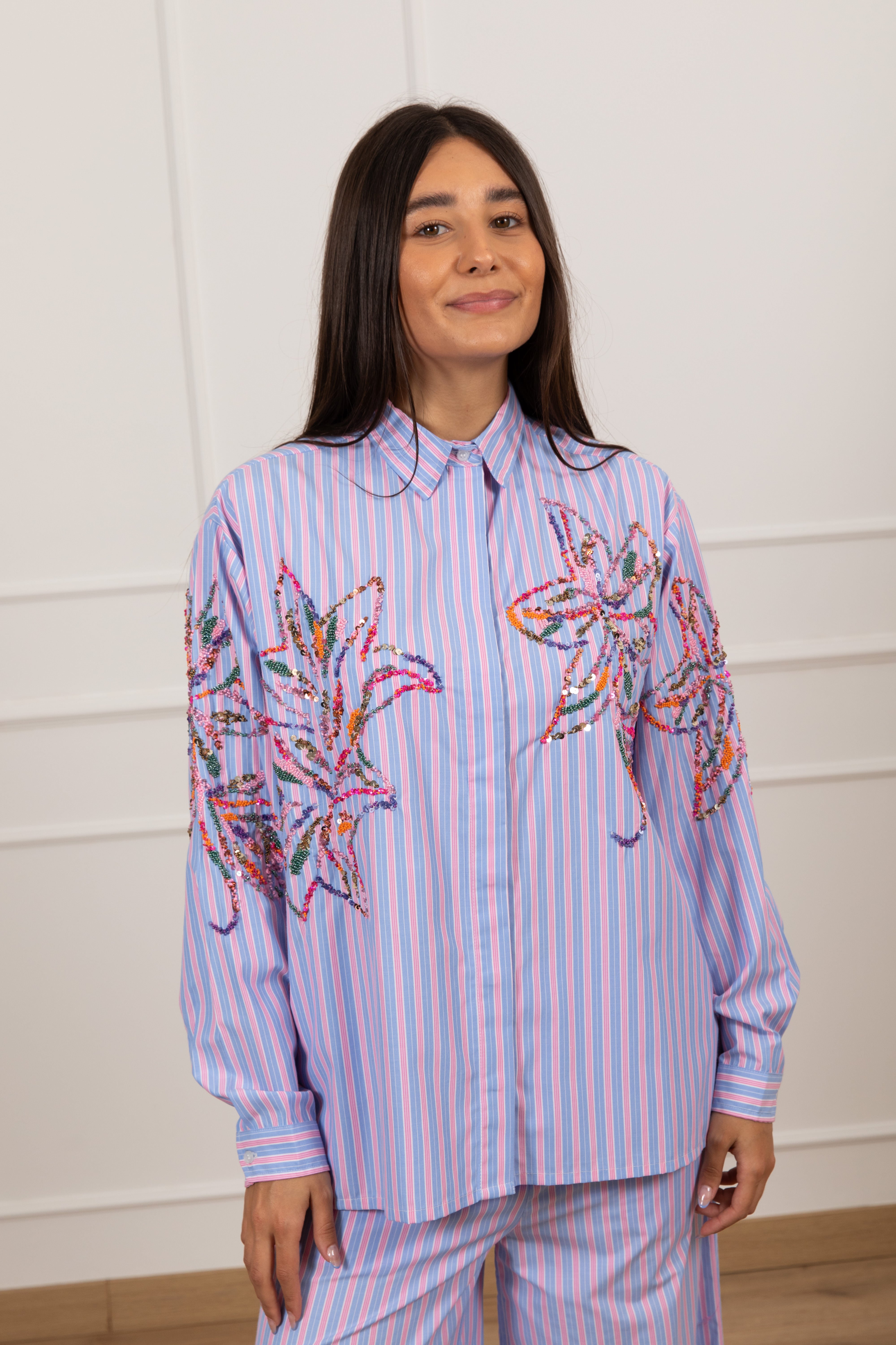 Camicia bacchettata con ricamo floreale di perline Dixie