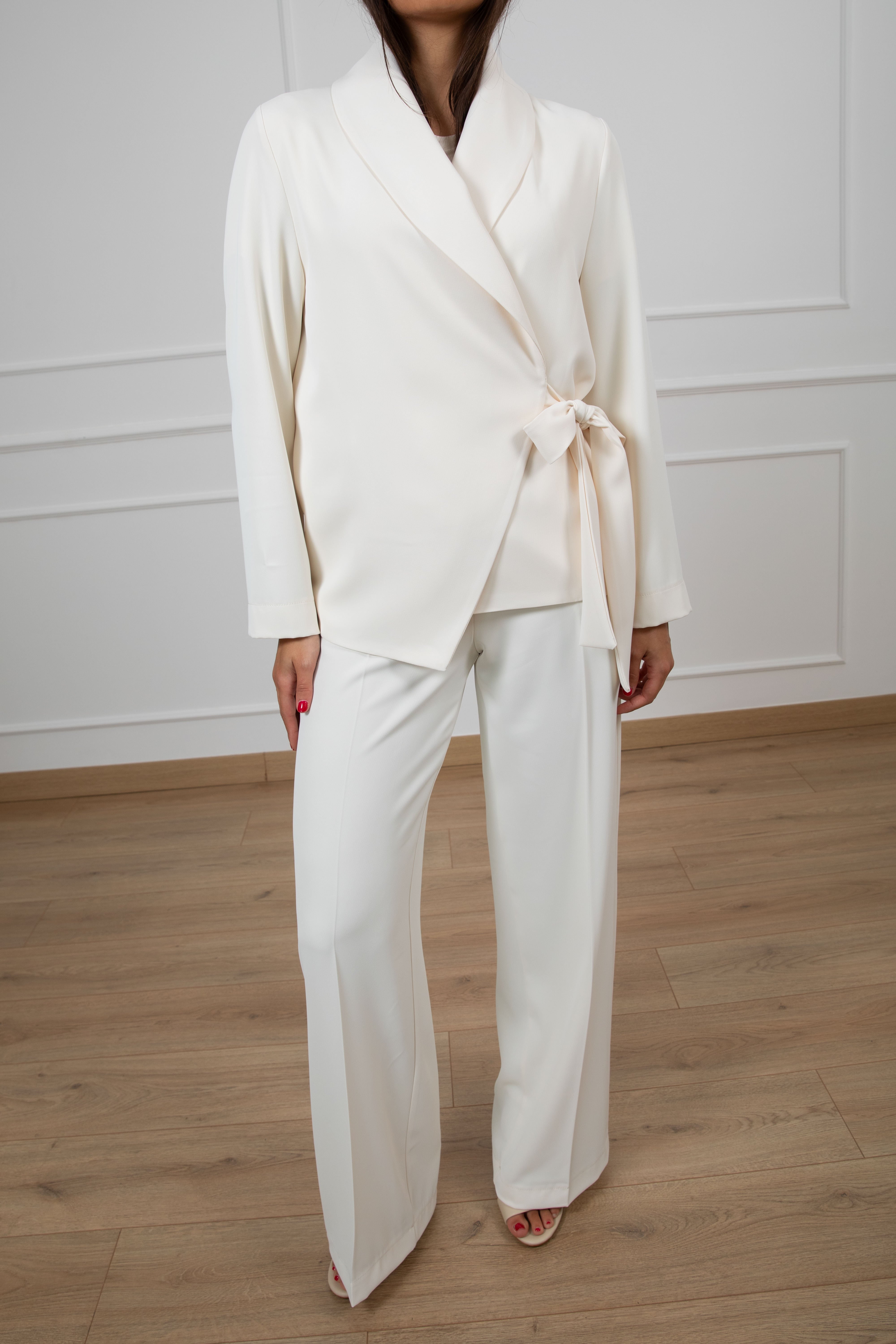 Tailleur tessuto fluido giacca con fiocco e pantalone con elastico Susy Mix