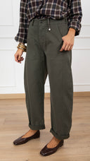 Pantalone in gabardina egg-fit con elastico sul retro variante militare Susy Mix