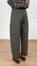 Pantalone in gabardina egg-fit con elastico sul retro variante militare Susy Mix