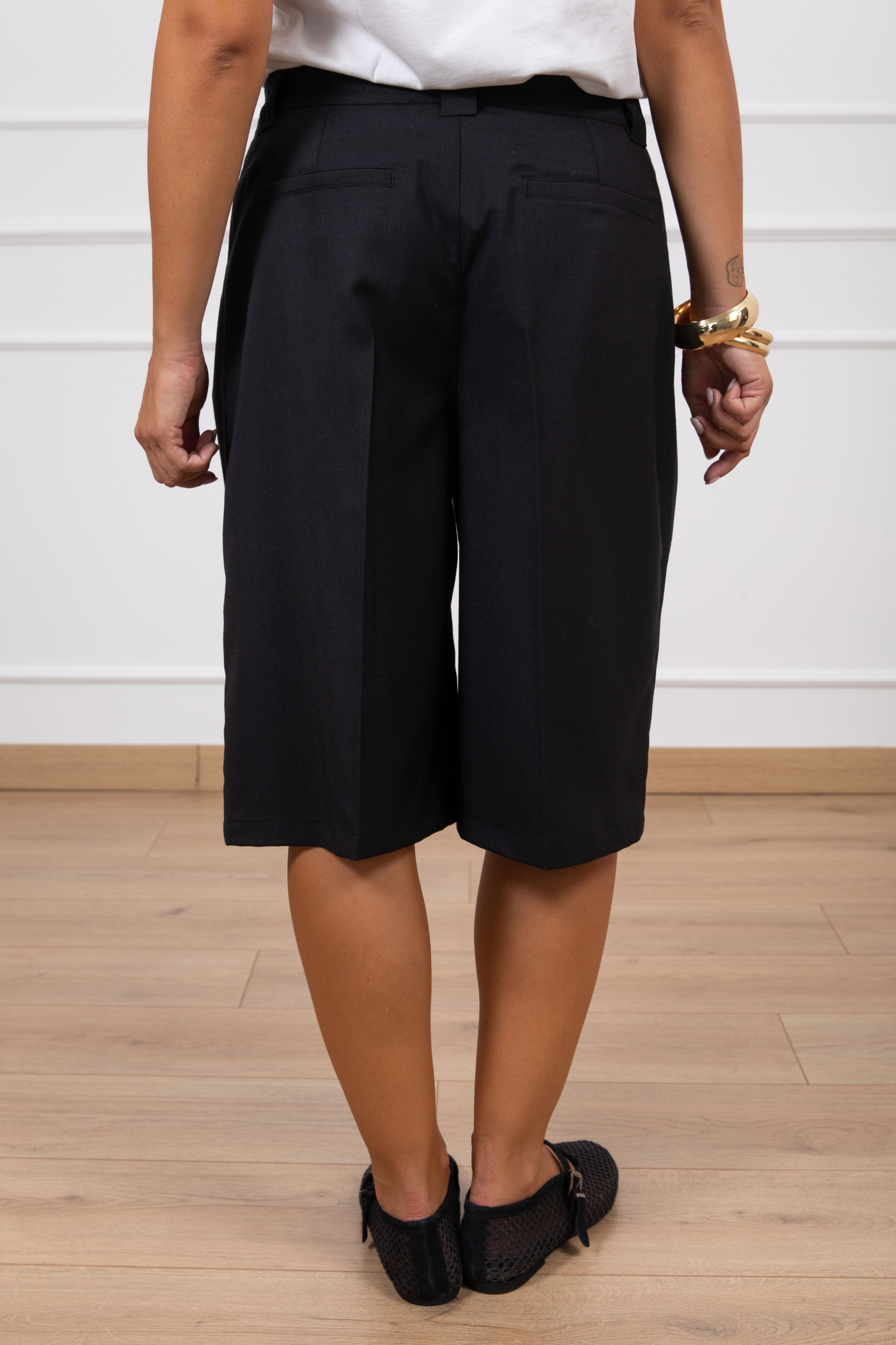 Bermuda sartoriale con pinces variante nero ViCOLO