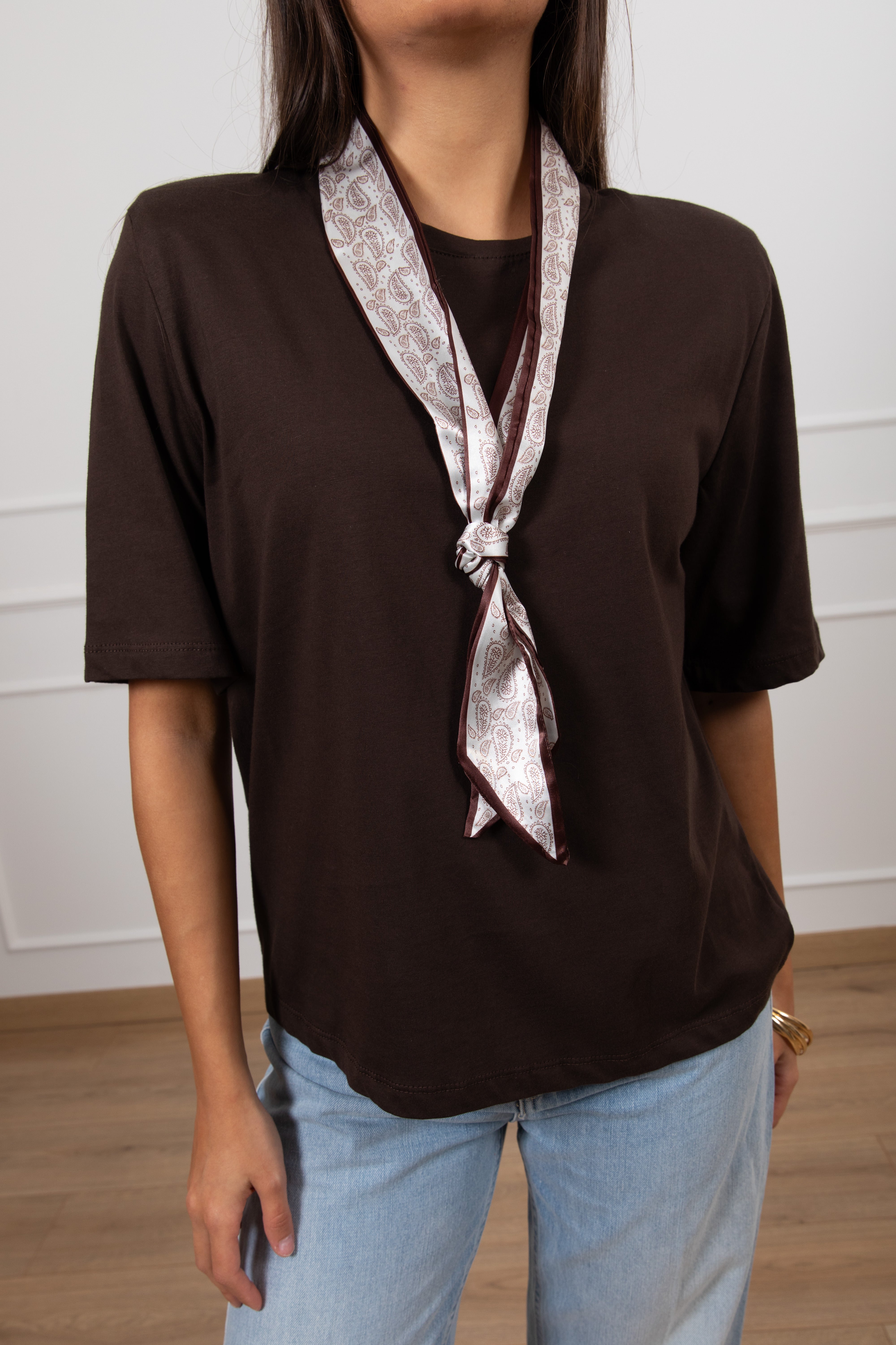 T-shirt con spallina imbottita e foulard Susy Mix