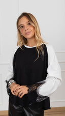 T-shirt con manica a contrasto e polsino pizzo variante nero Tensione IN