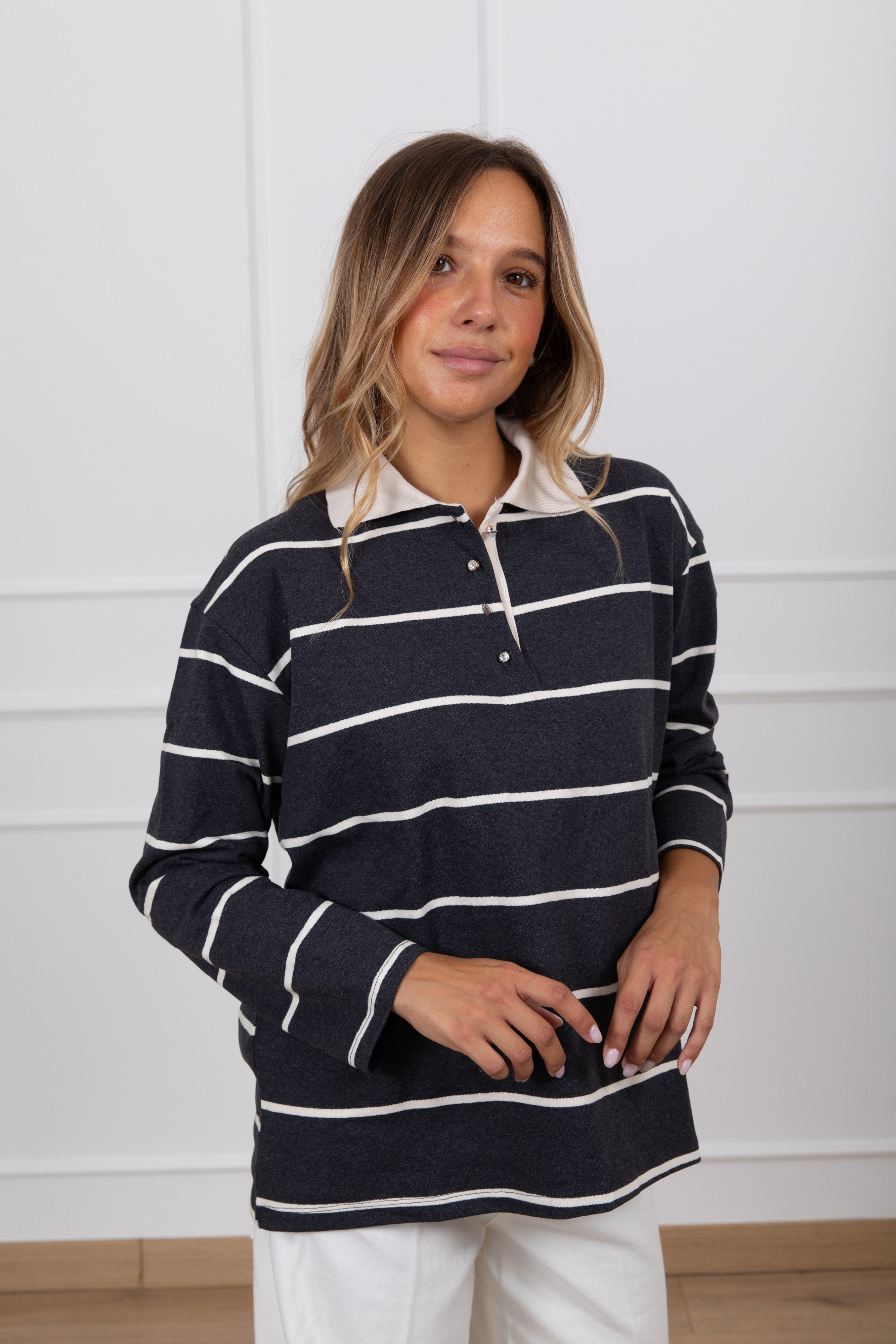 Polo serafino a righe con bottoni gioiello Susy Mix