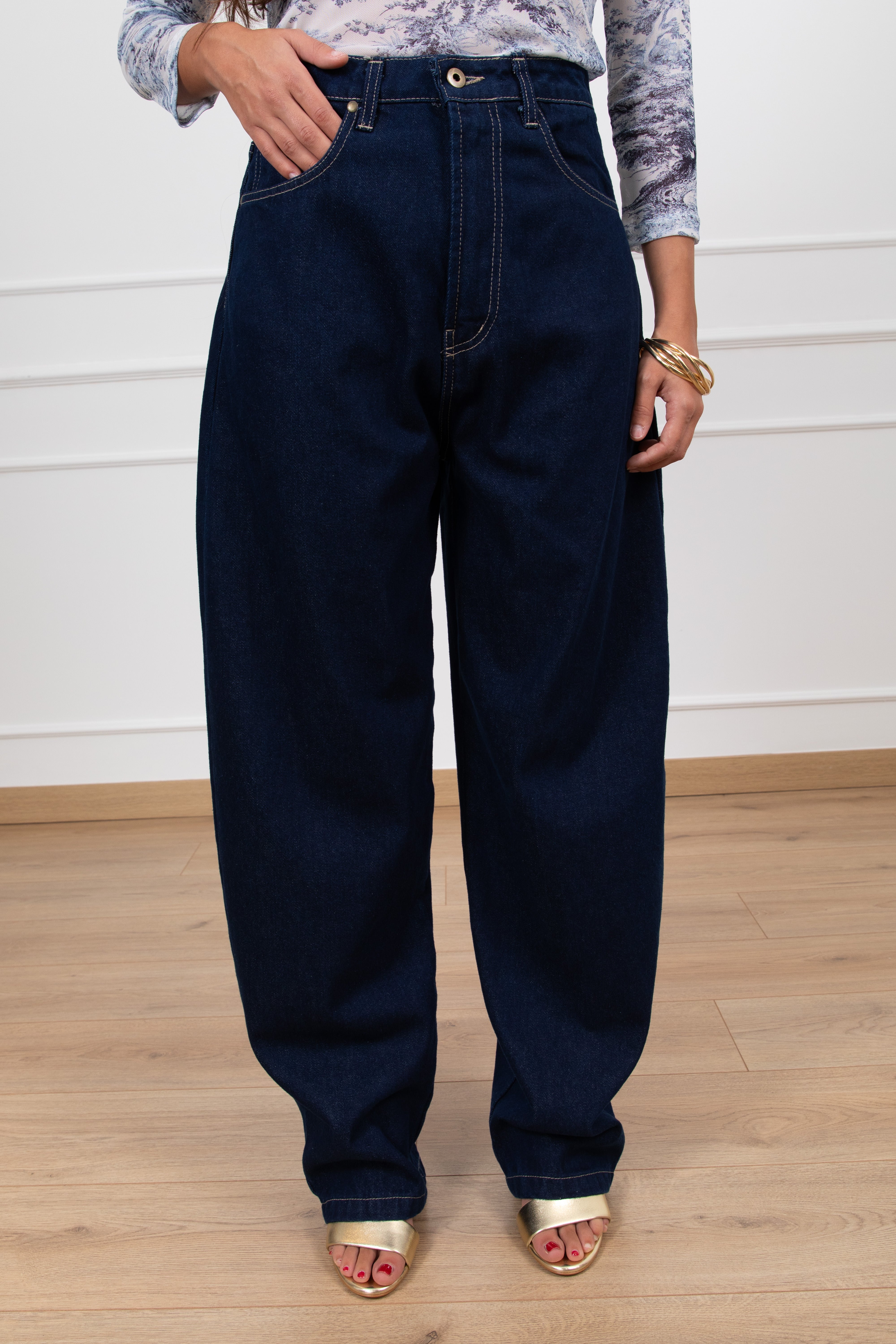 Jeans barrel-fit lavaggio scuro Tensione IN