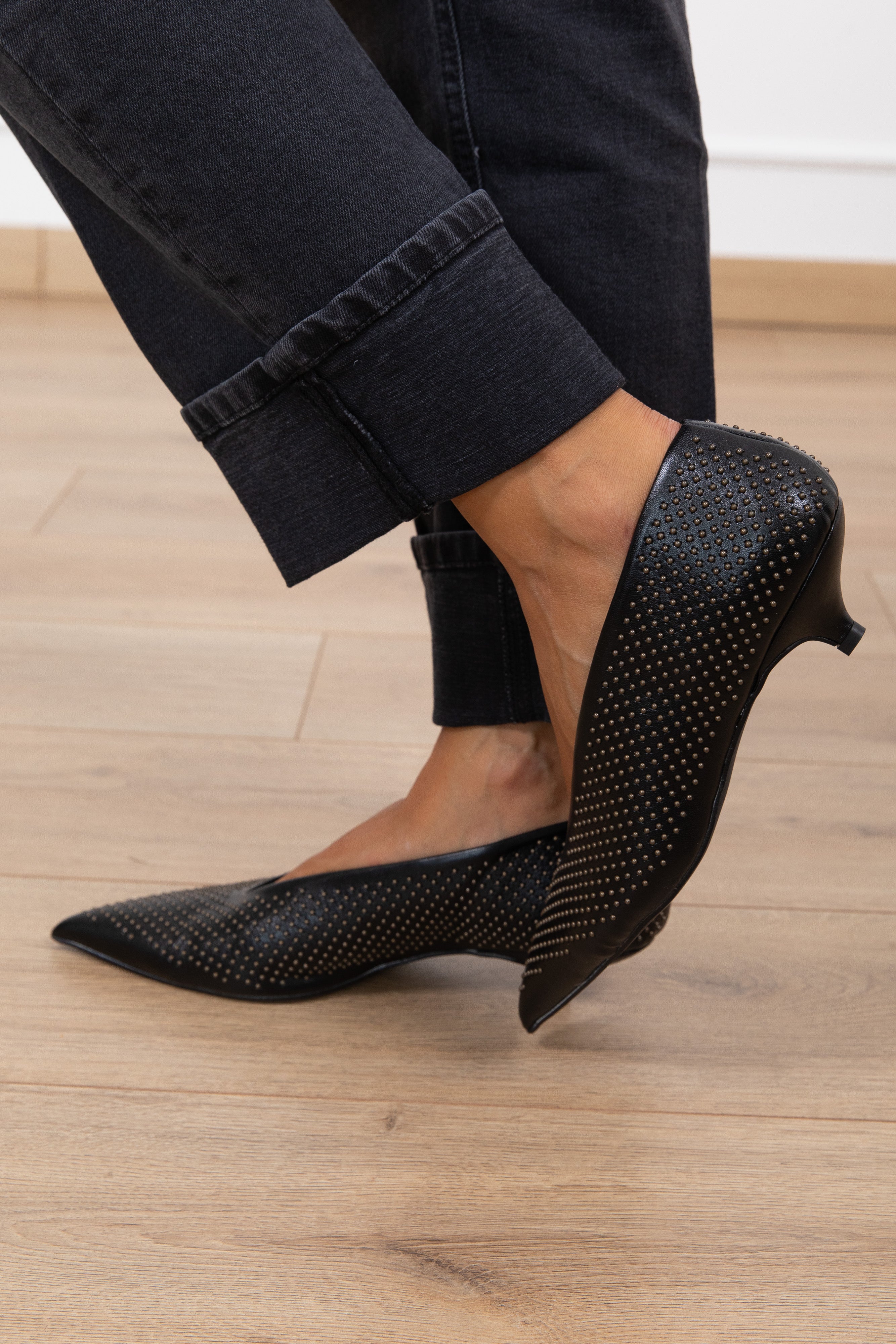 Decolletè tacco basso con micro-borchie Divine Follie