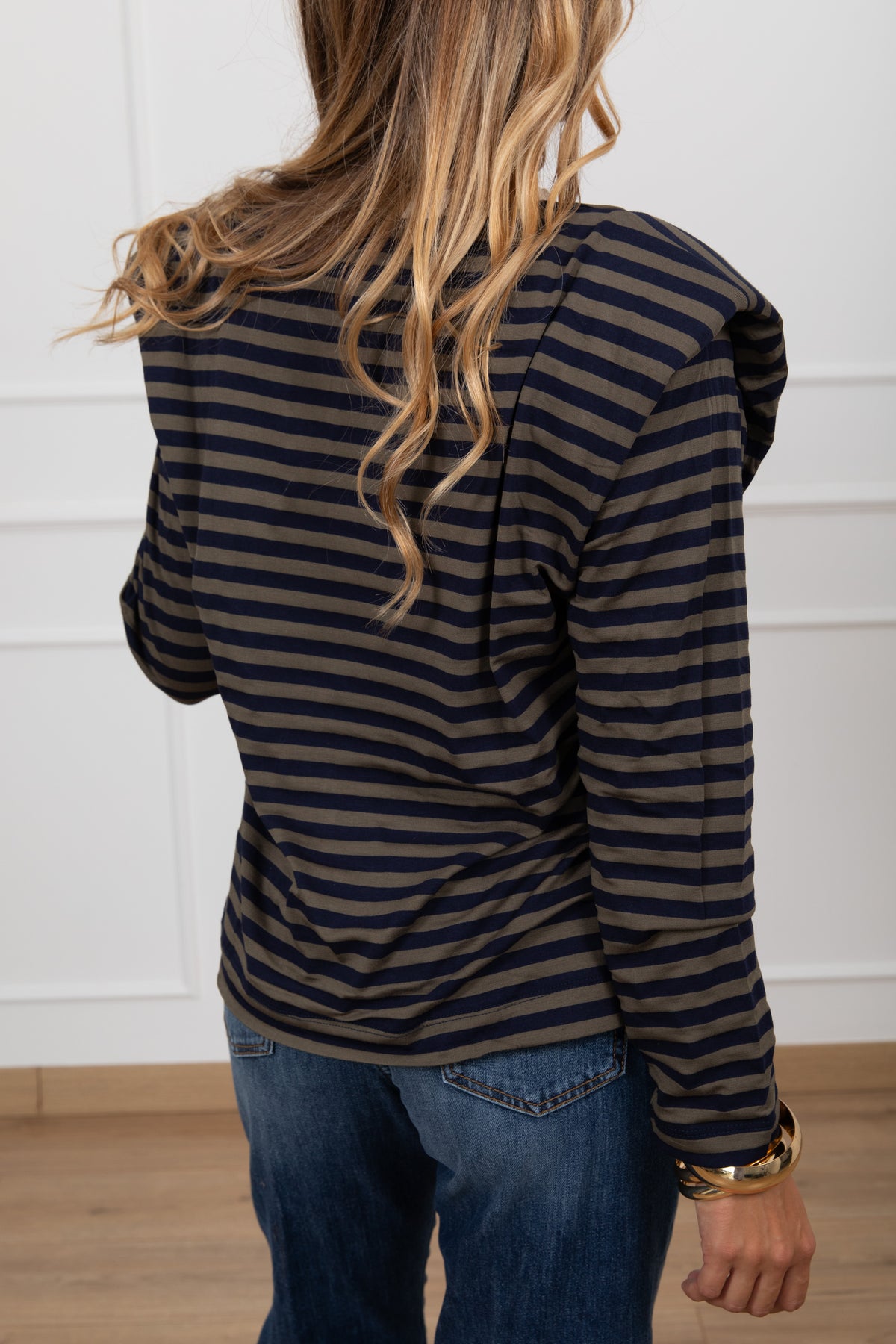 T-shirt spallina imbottita a righe con collo a contrasto Haveone