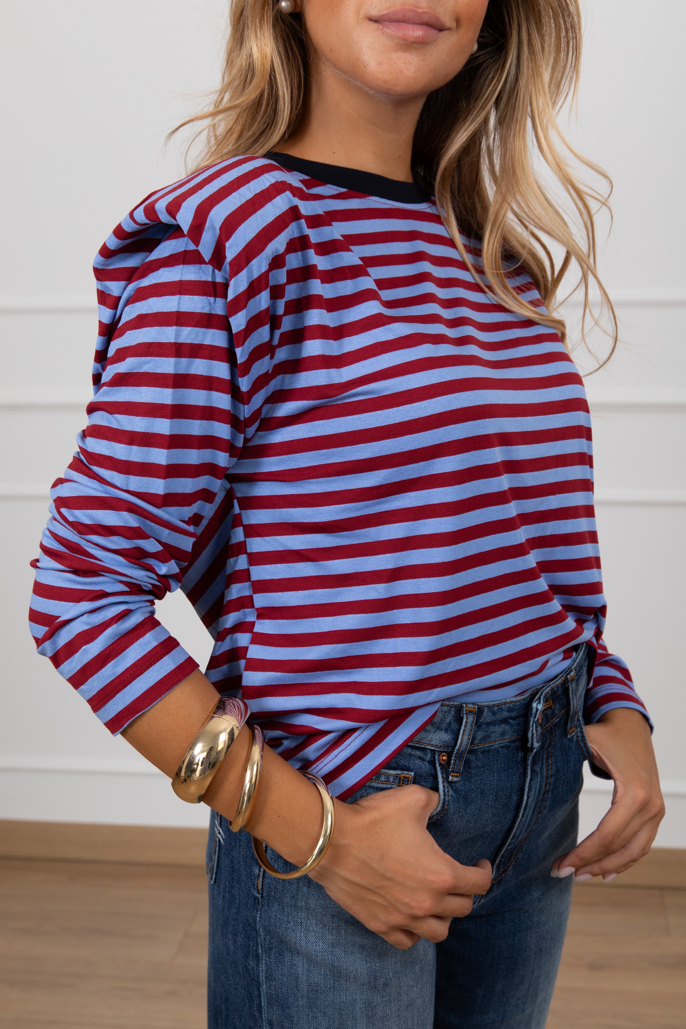 T-shirt spallina imbottita a righe con collo a contrasto Haveone