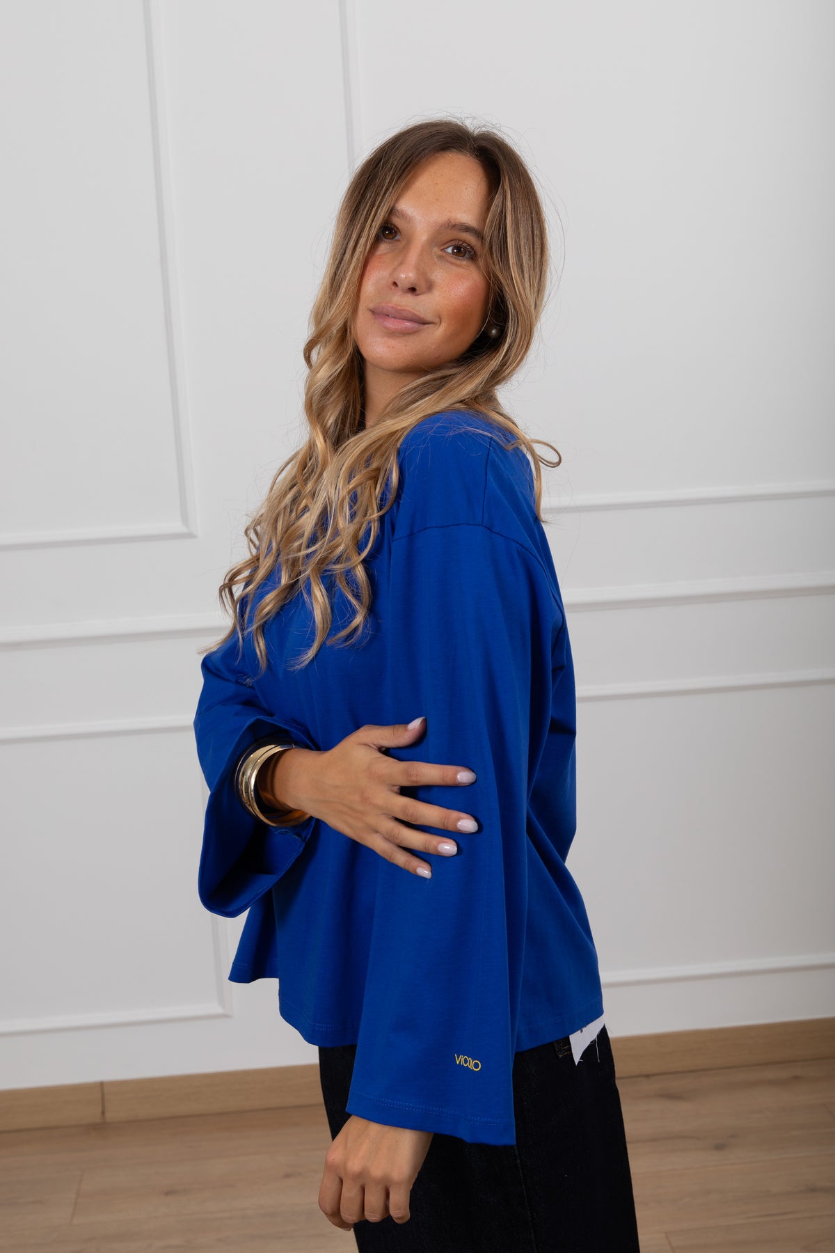 T-shirt manica svasata con logo variante bluette ViCOLO