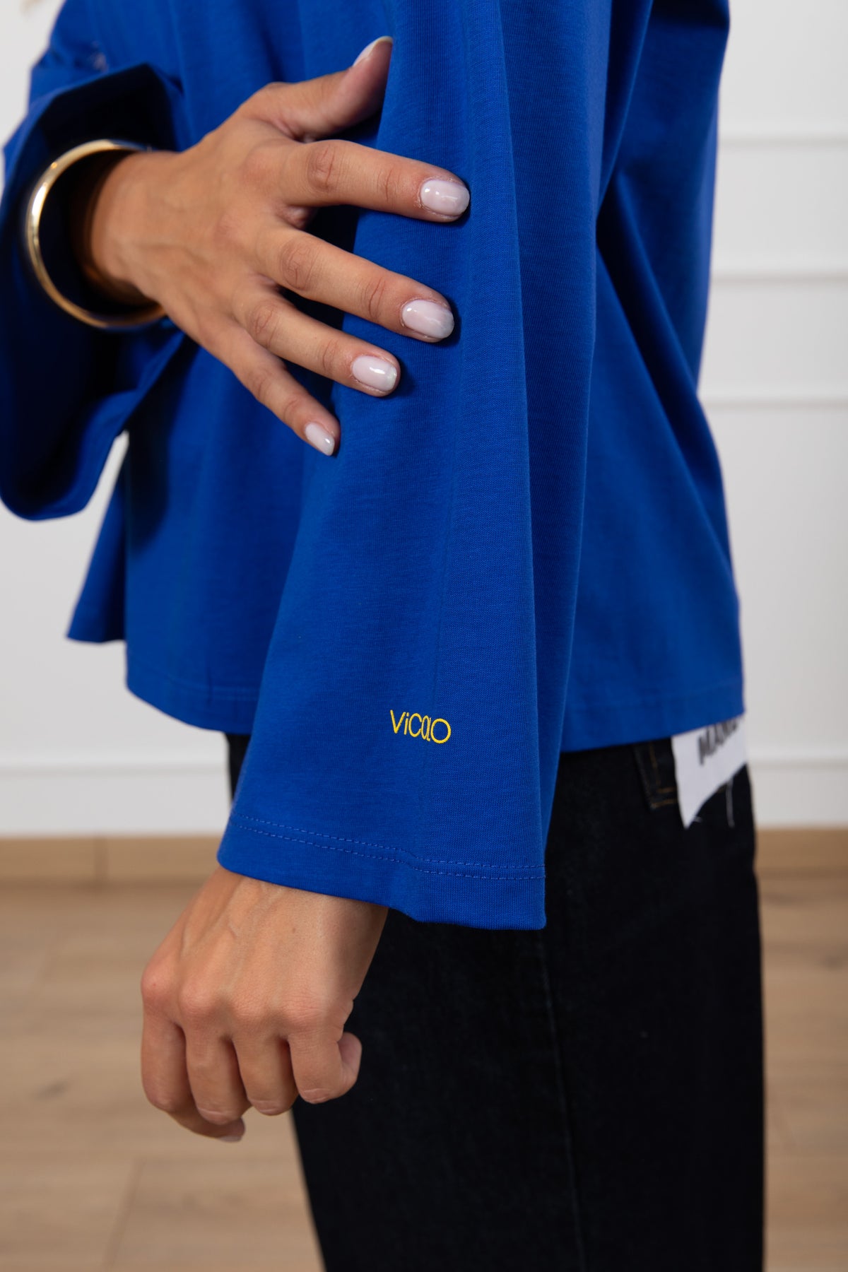 T-shirt manica svasata con logo variante bluette ViCOLO