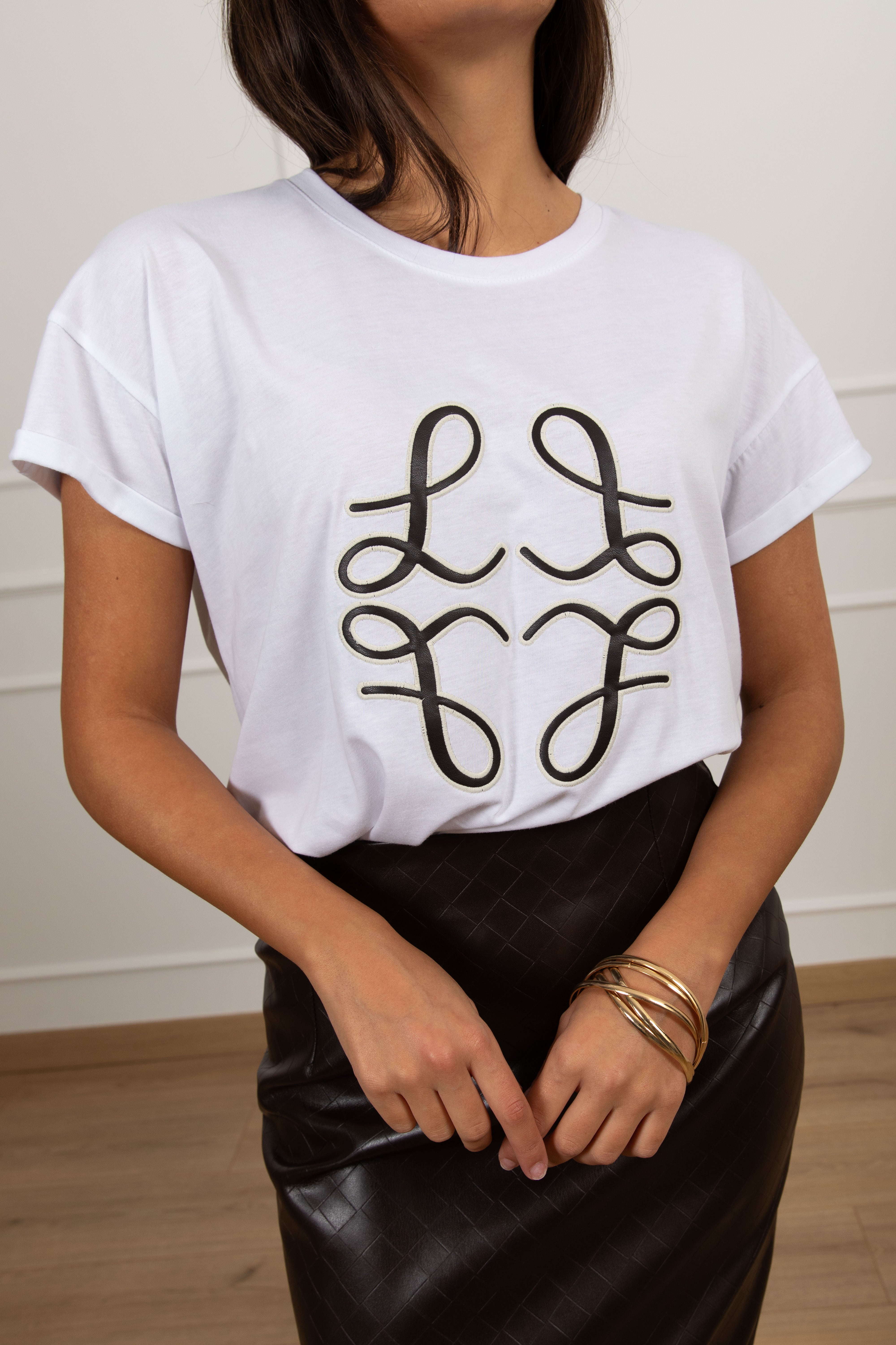 T-shirt con ricamo in eco-pelle Tensione IN