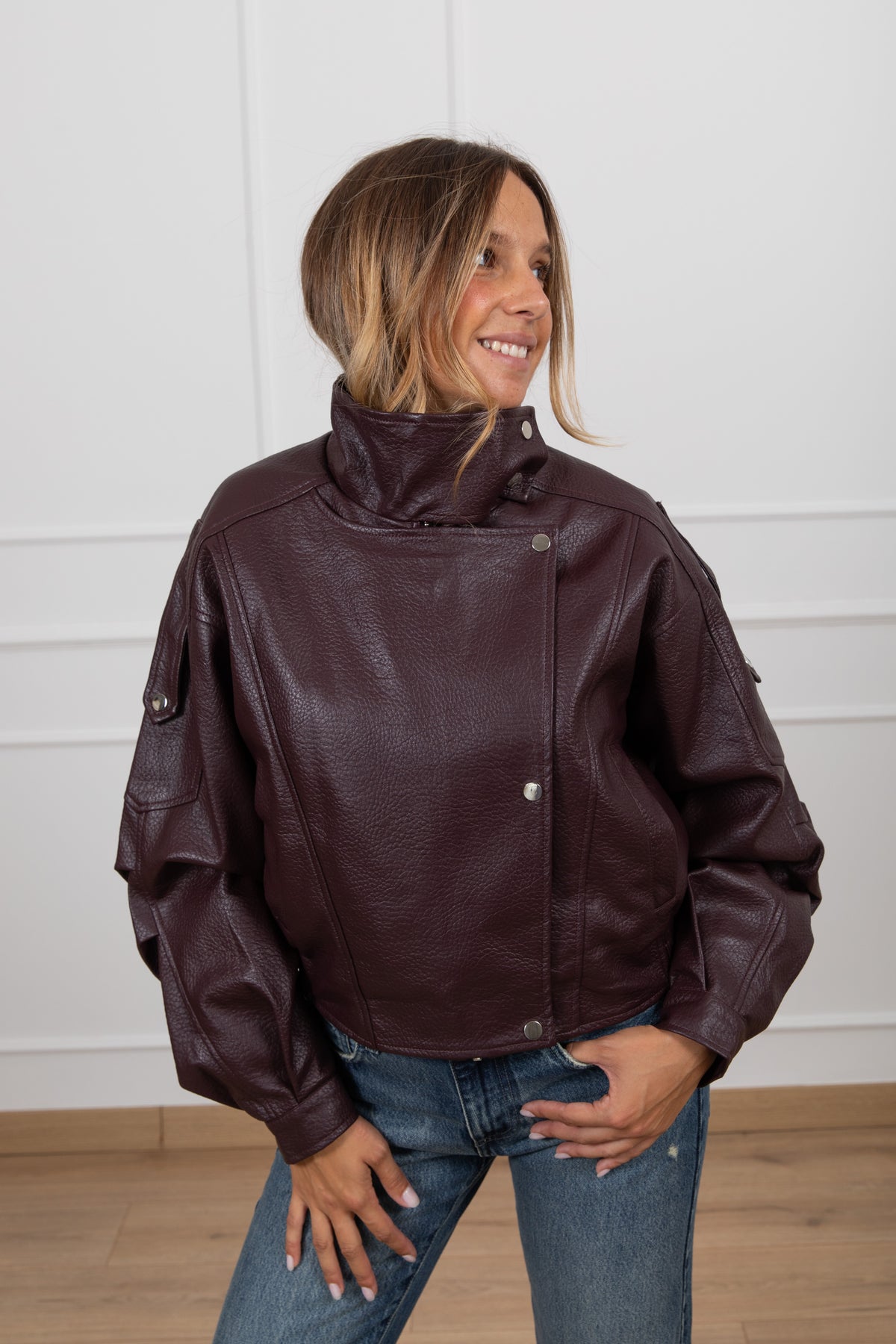 Bomber in eco-pelle martellata variante bordeaux Susy Mix
