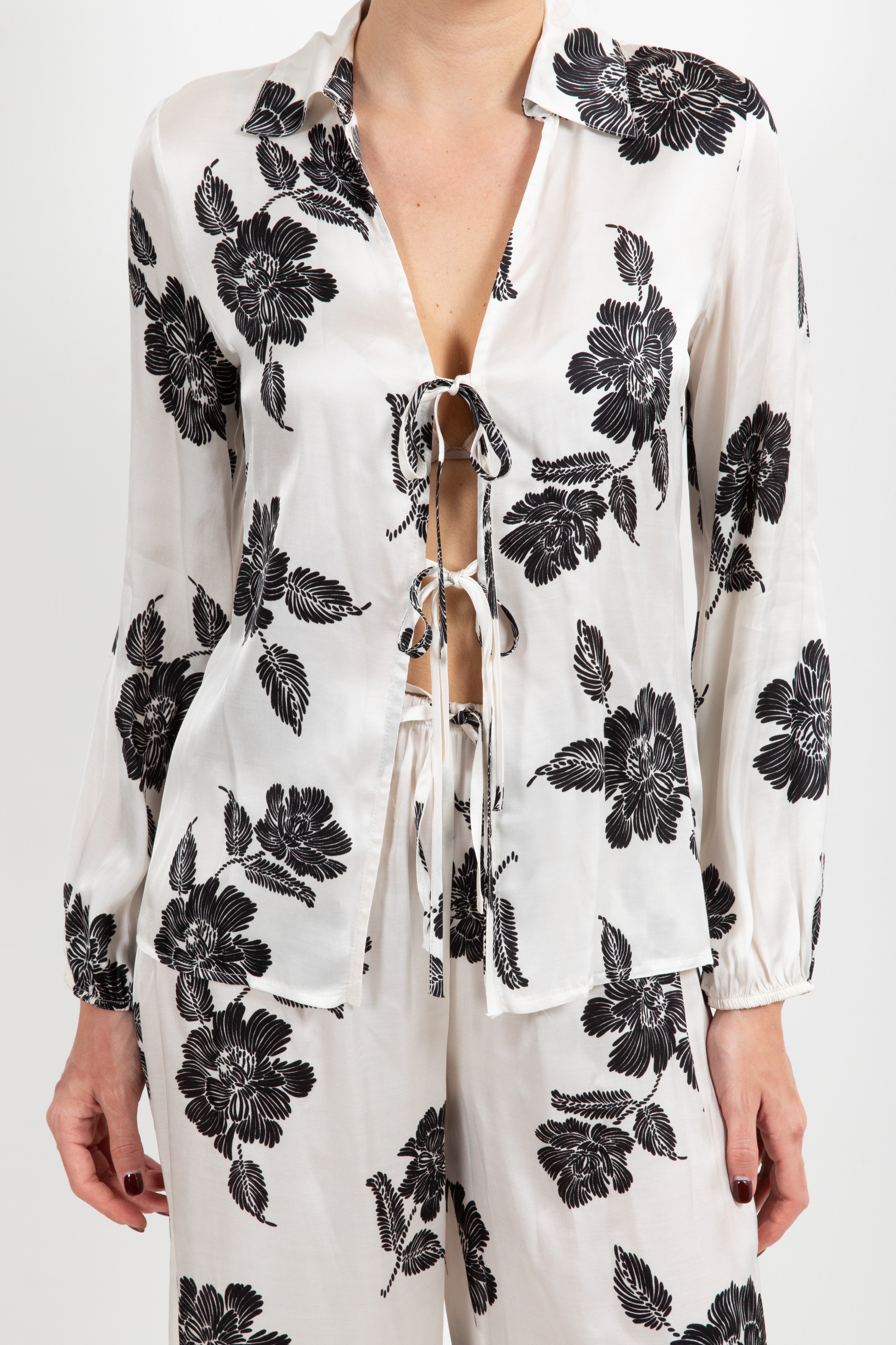 Coordinato camicia e pantalone in viscosa fantasia flowers nera Susy Mix
