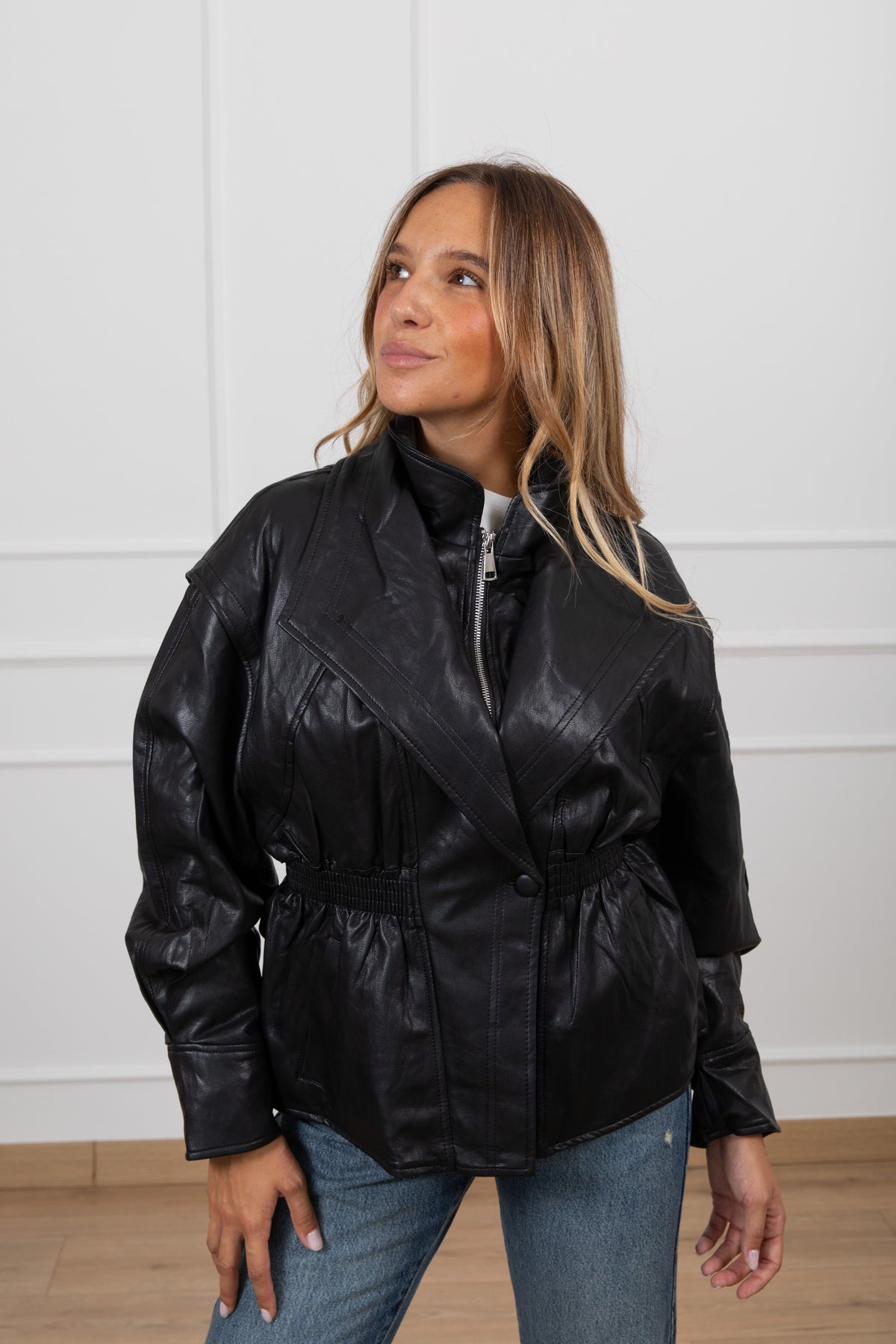 Giacca in eco-pelle con elastico in vita variante nero Susy Mix