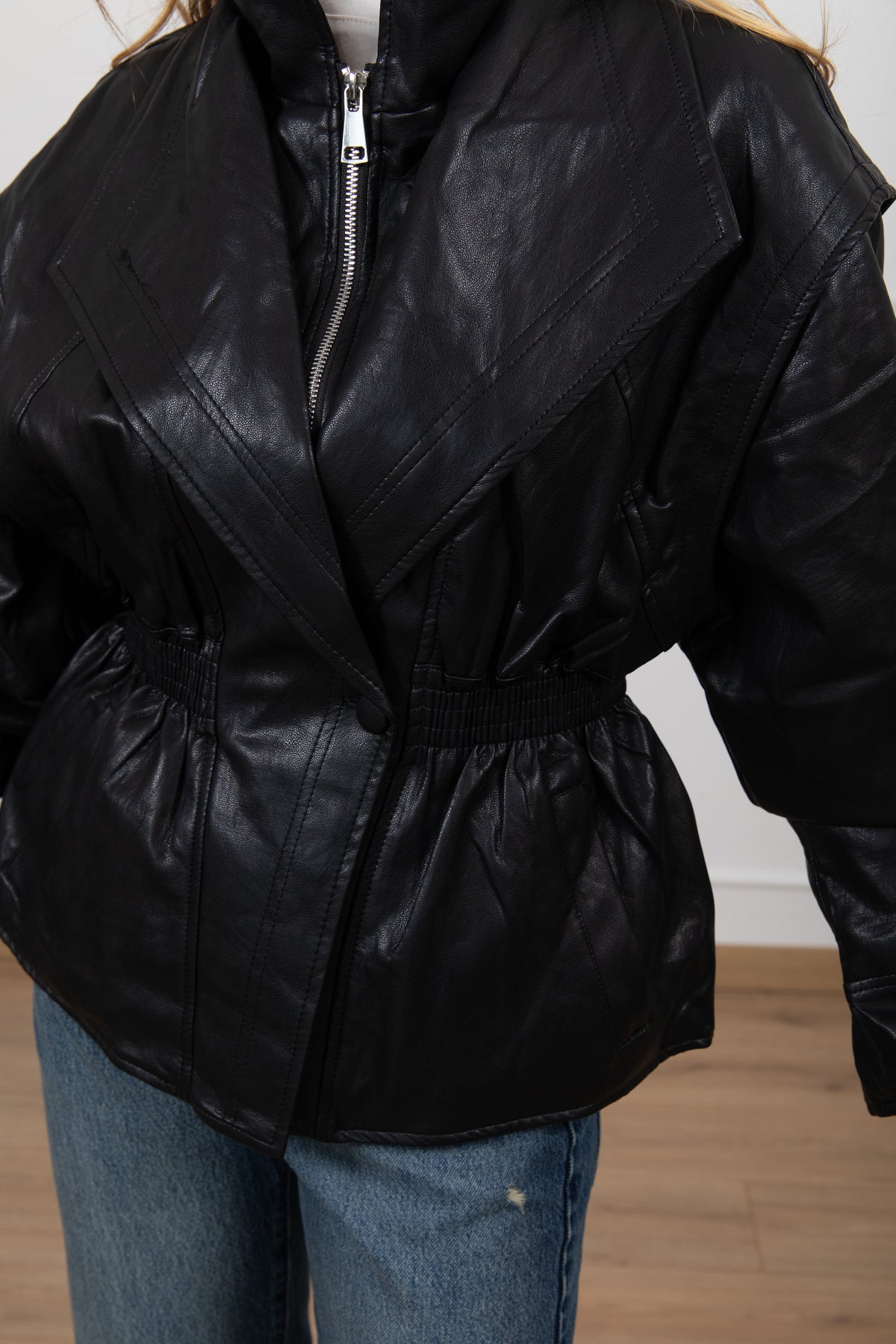 Giacca in eco-pelle con elastico in vita variante nero Susy Mix