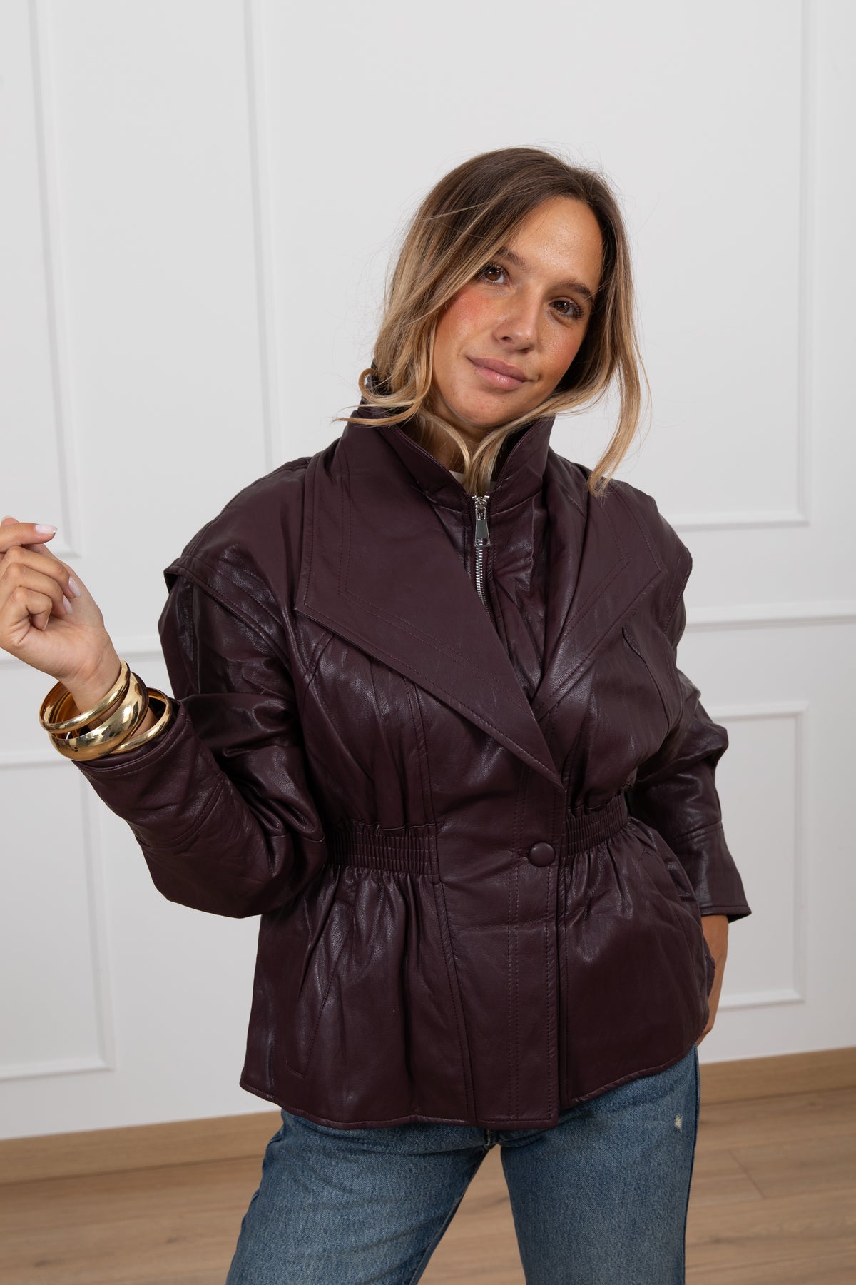Giacca in eco-pelle con elastico in vita variante bordeaux Susy Mix