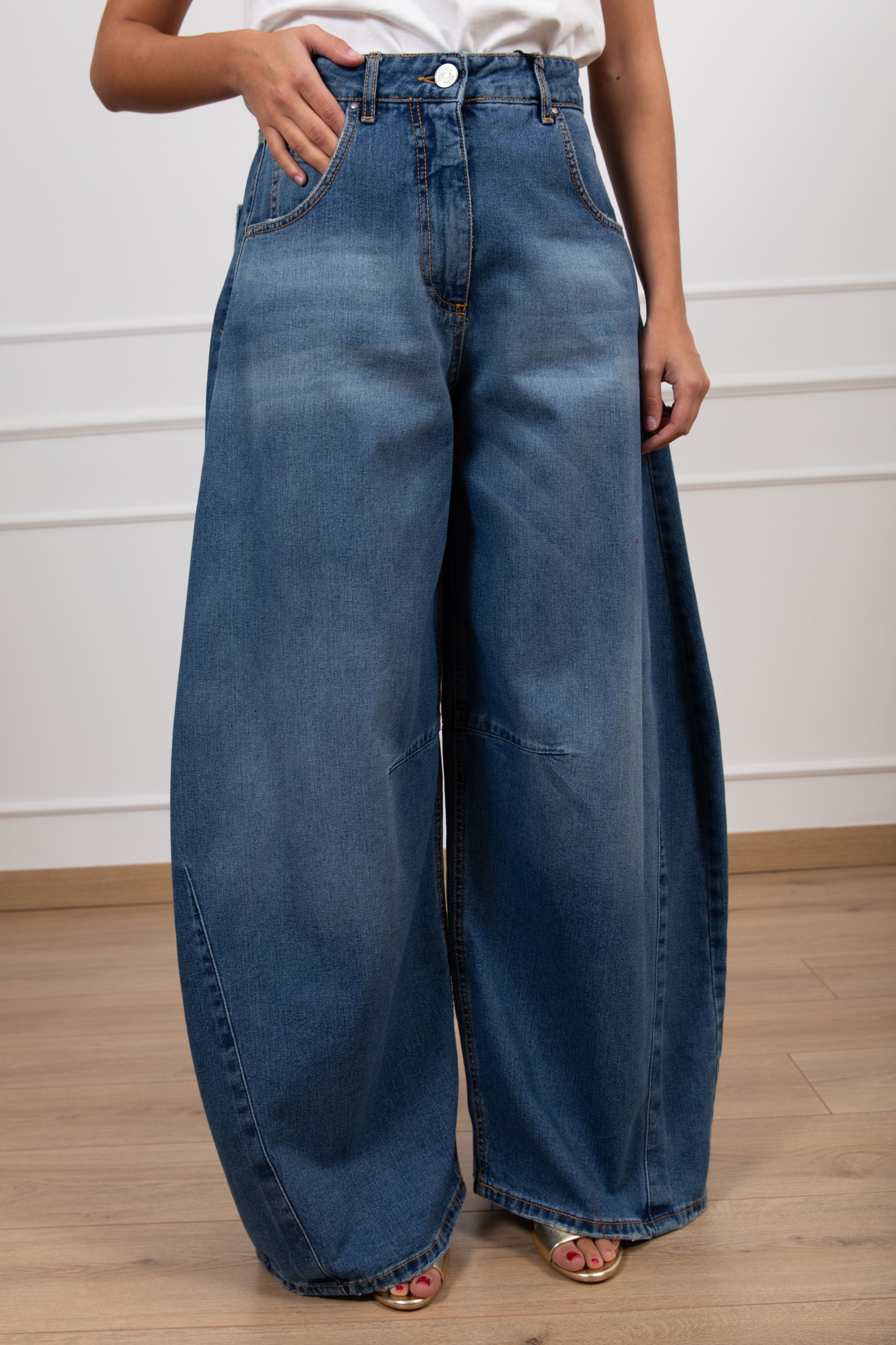 Jeans Louvre barrel-fit lavaggio medio Tensione IN