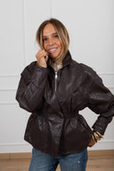 Giacca in eco-pelle con elastico in vita variante moro Susy Mix