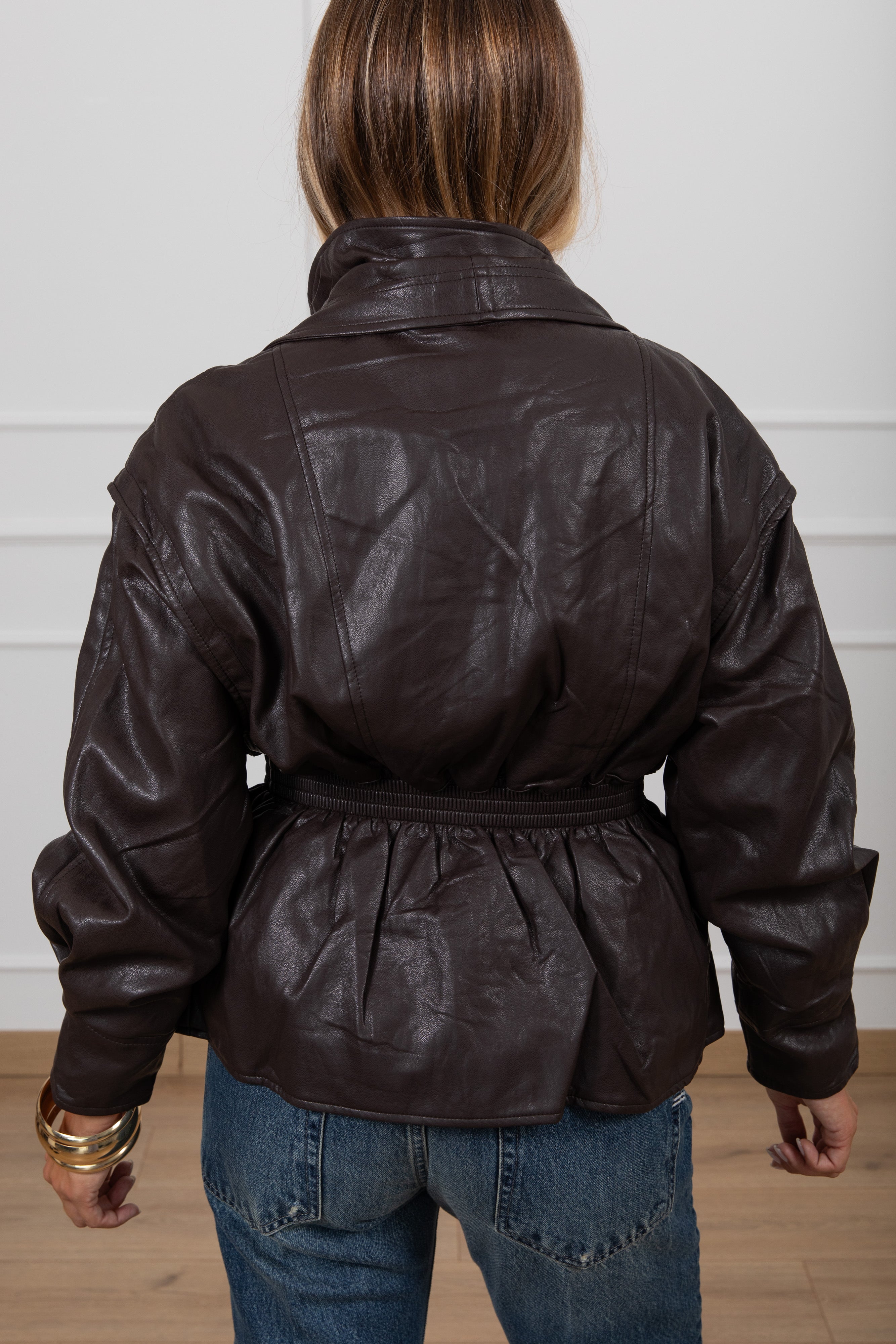 Giacca in eco-pelle con elastico in vita variante moro Susy Mix