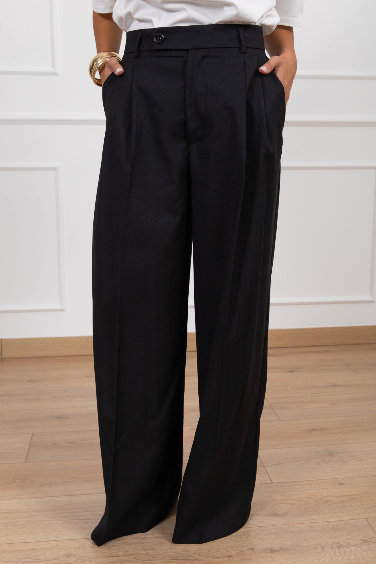 Pantalone sartoriale doppia pinces con bottone spostato variante nero ViCOLO