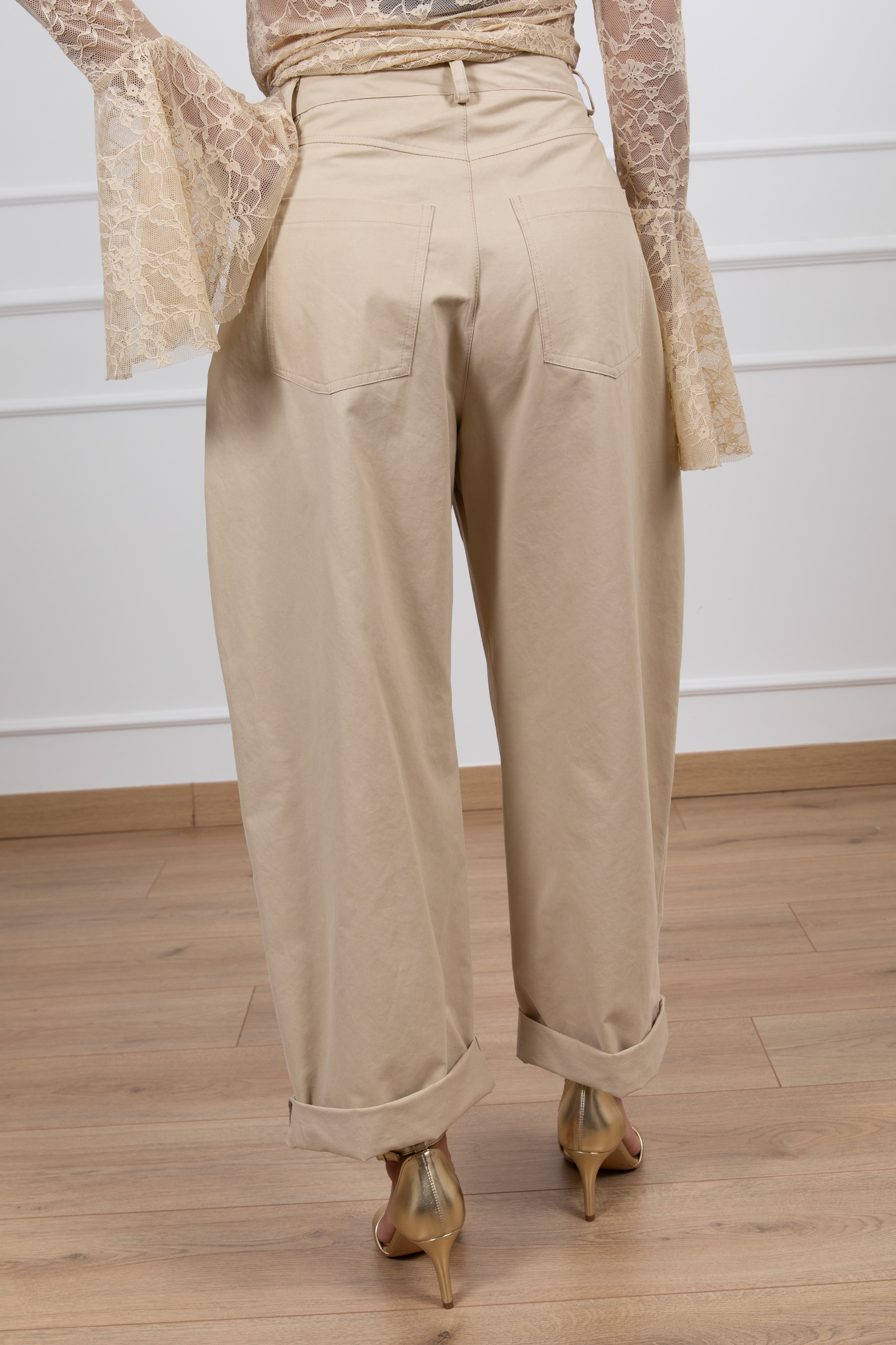 Pantalone barrel-fit in gabardina leggera ViCOLO