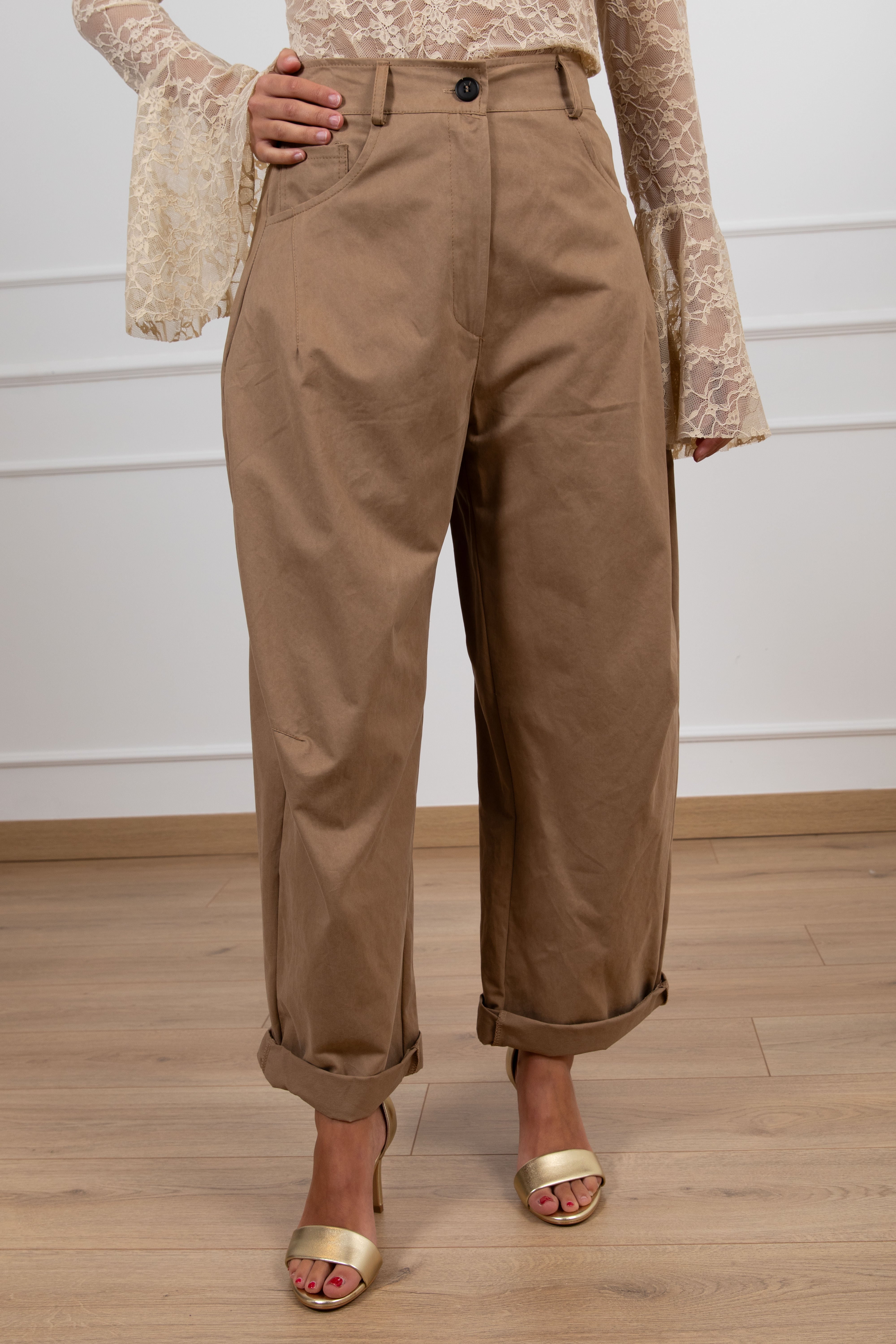 Pantalone barrel-fit in gabardina leggera ViCOLO