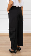 Jeans cargo egg-fit con elastico sul retro variante nero Susy Mix
