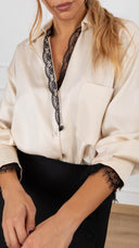 Camicia in raso con inserti in pizzo variante burro Haveone