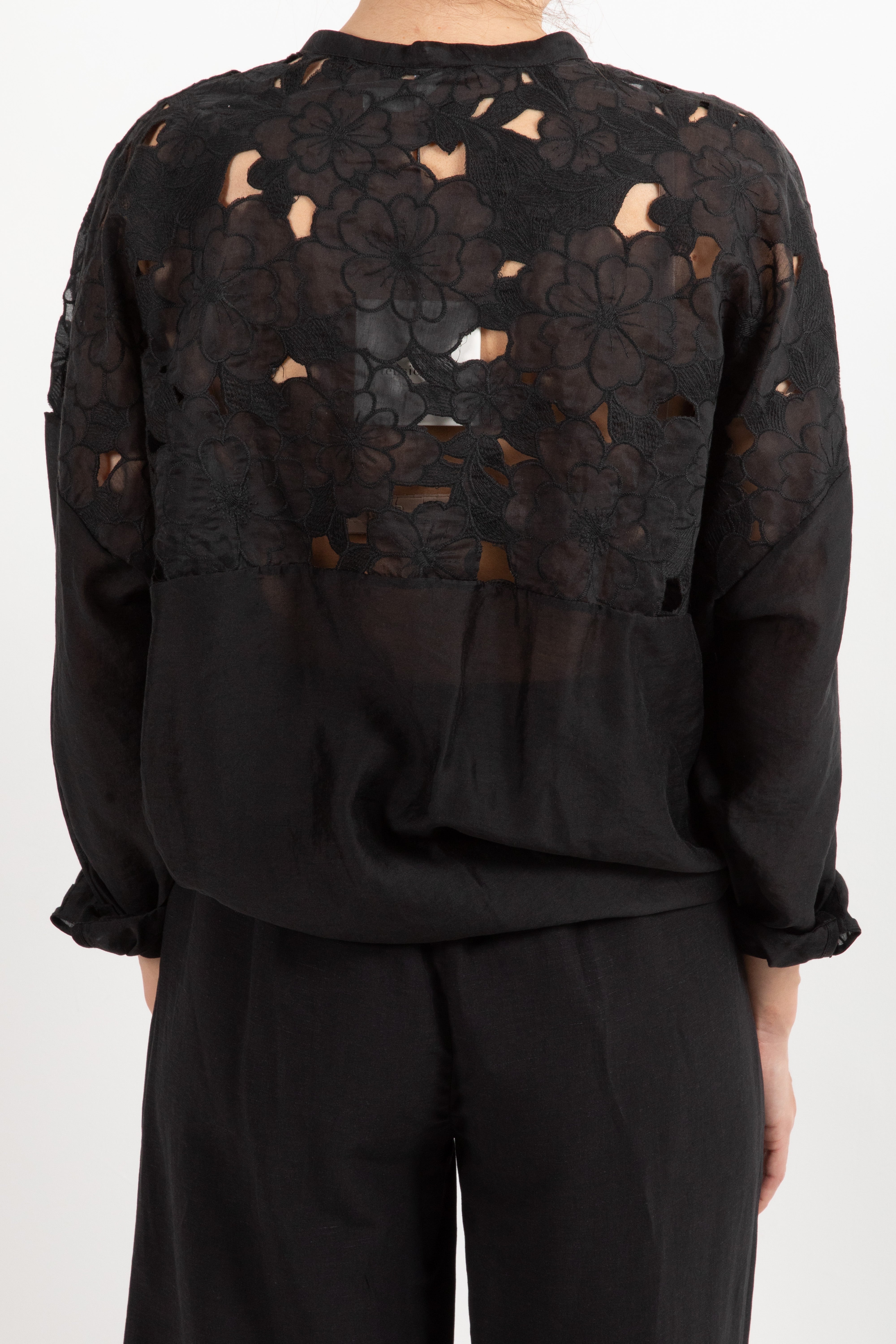 Camicia in mussola con inserto fiore ricamato Tensione IN