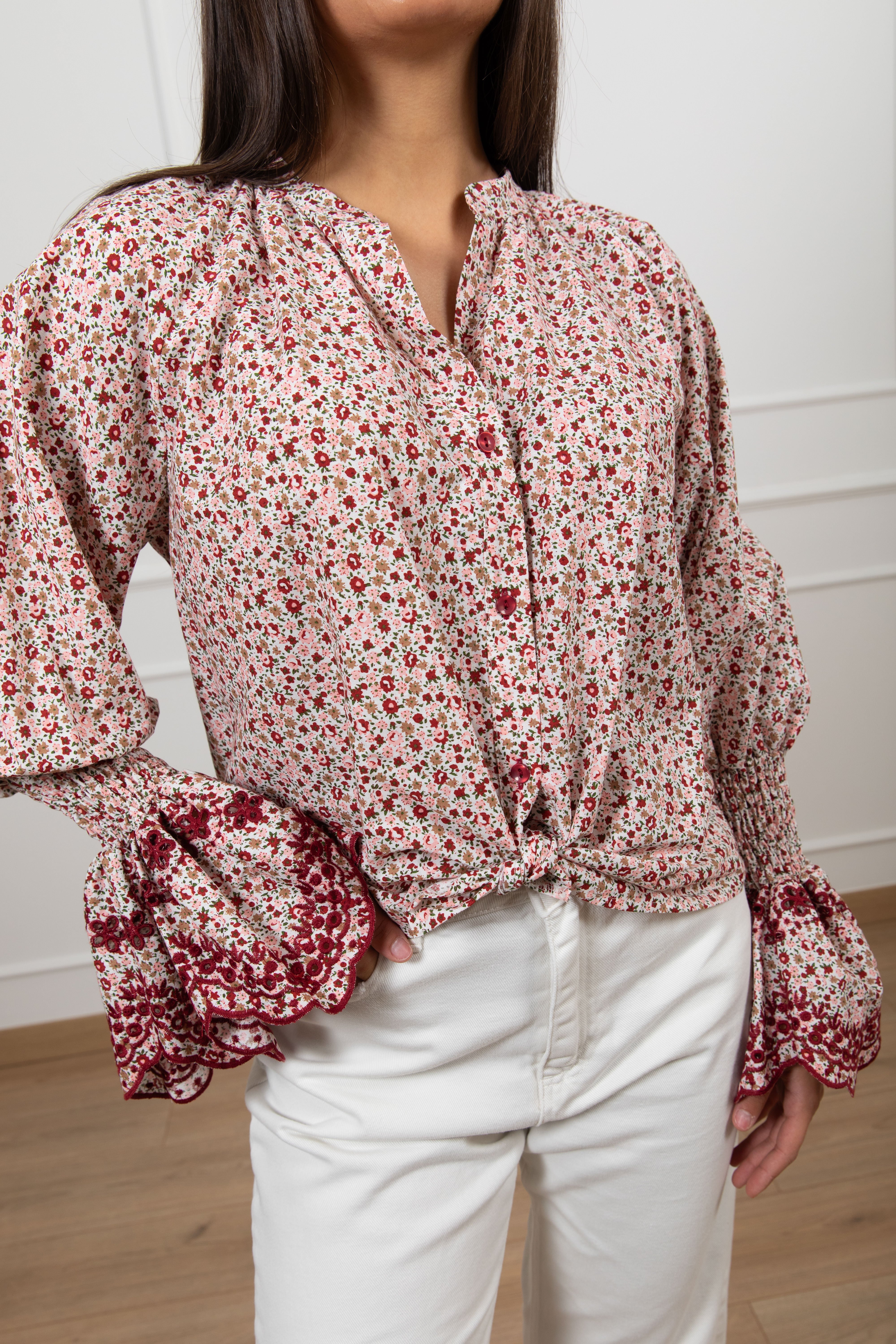 Camicia fantasia micro-flowers con ricamo sulla manica Motel