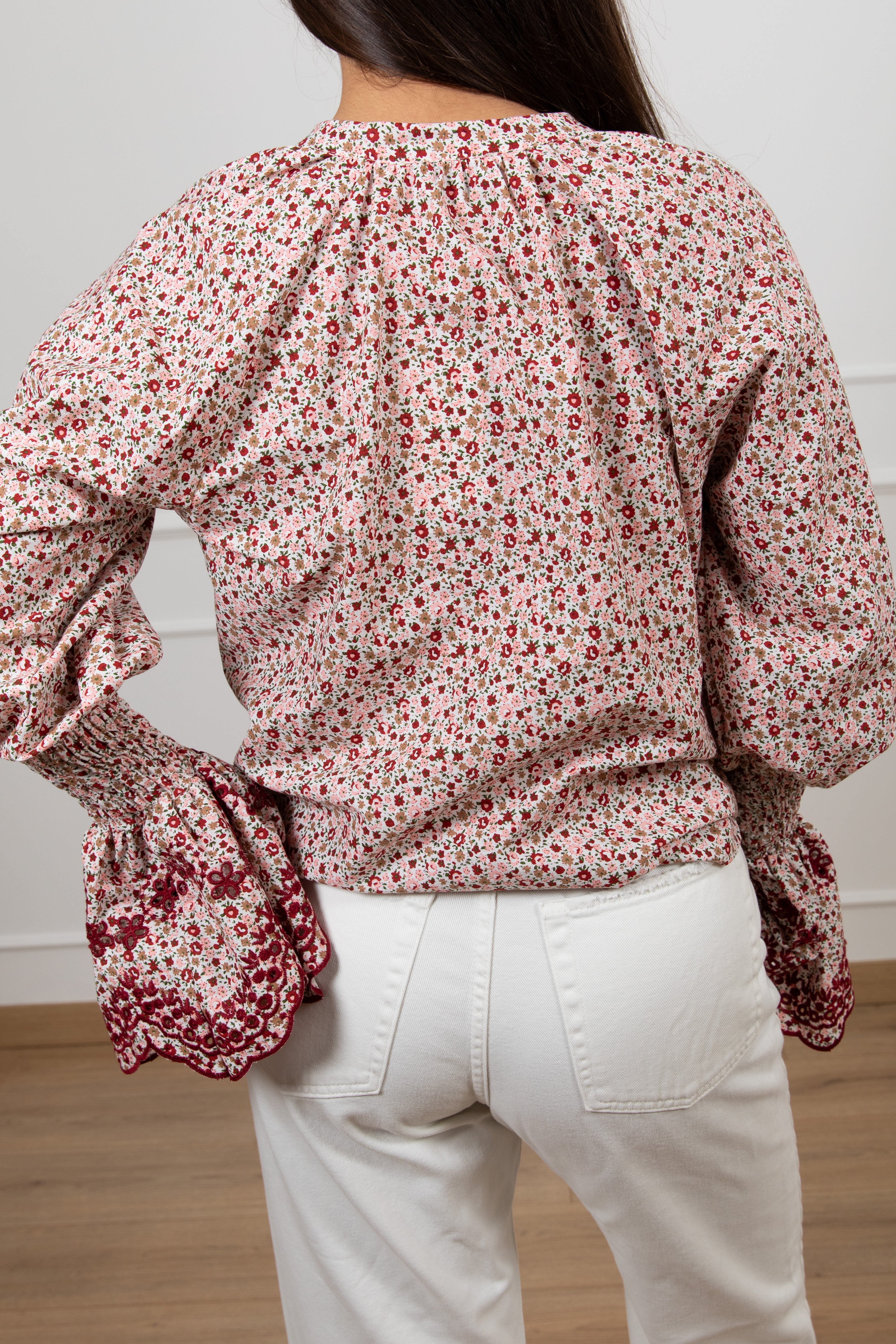 Camicia fantasia micro-flowers con ricamo sulla manica Motel