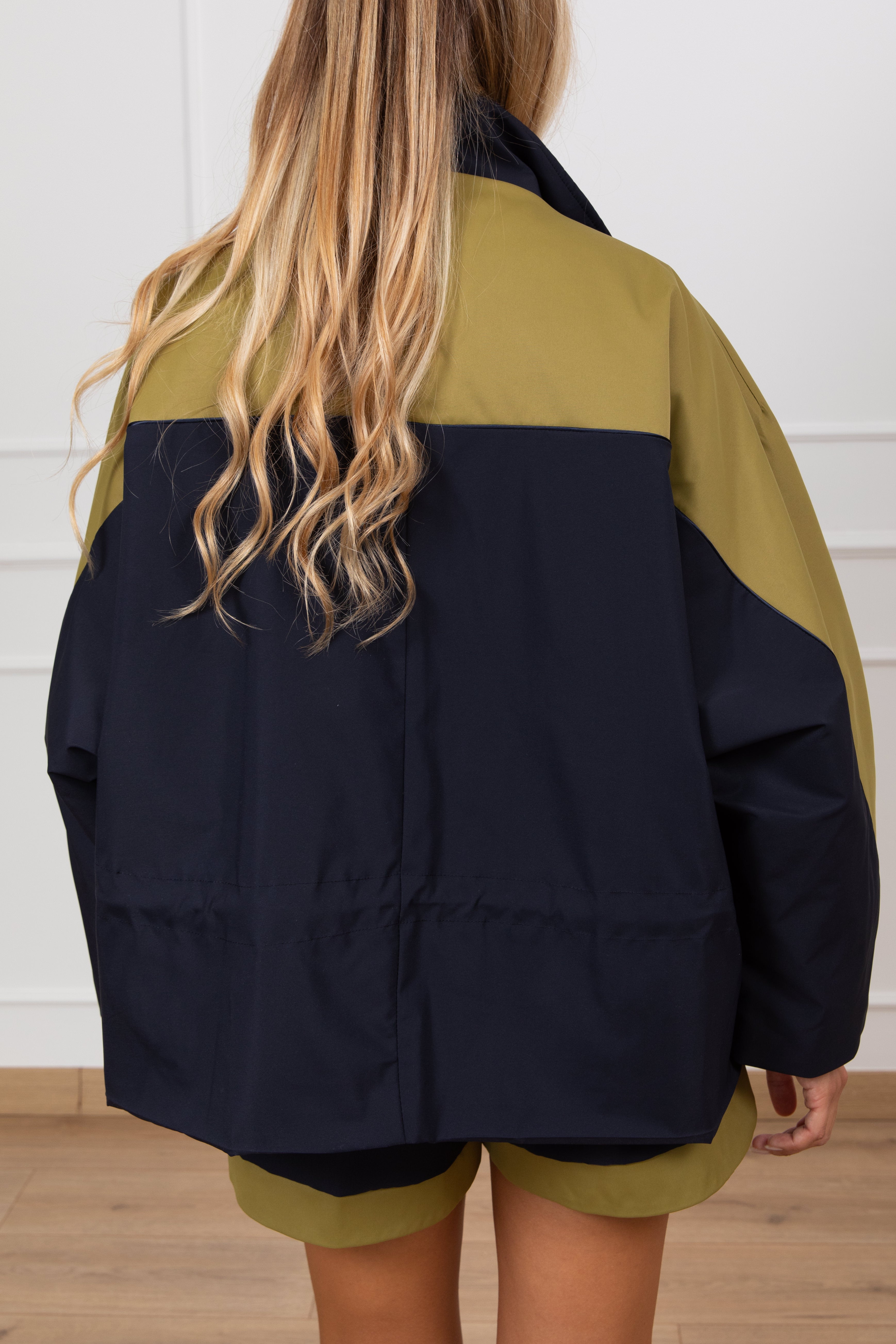 Bomber in raso con coulisse e banda a contrasto variante blu Haveone
