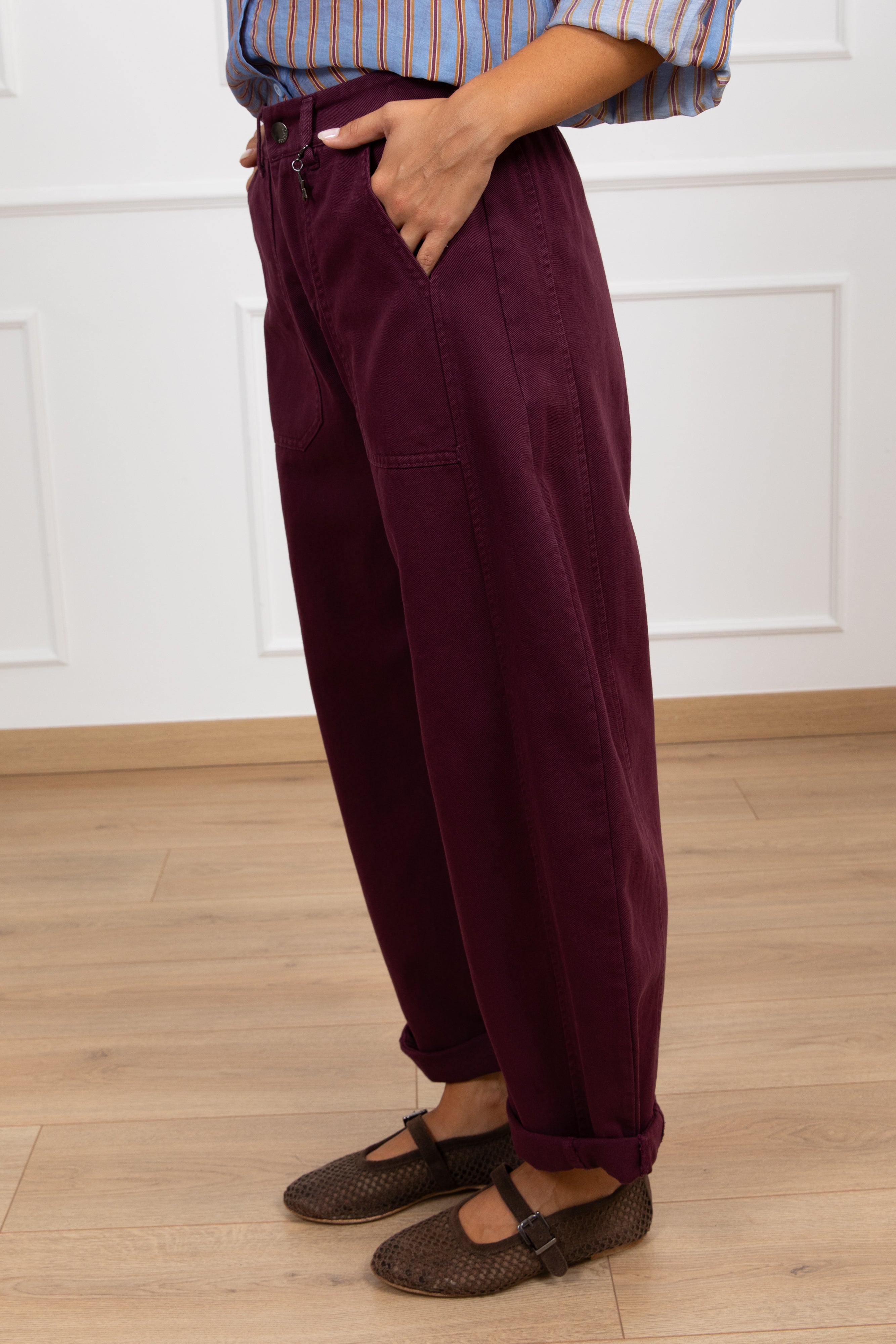 Jeans color egg-fit con elastico sul retro variante bordeaux Susy Mix