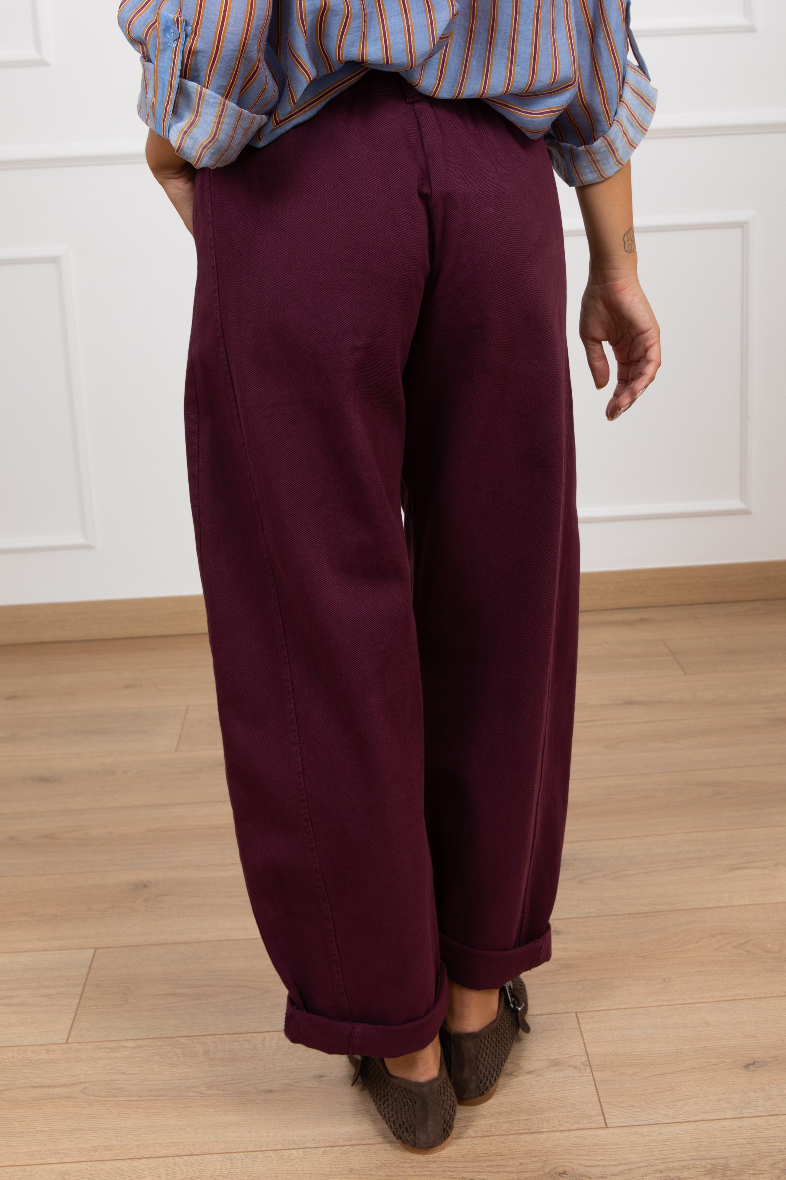 Jeans color egg-fit con elastico sul retro variante bordeaux Susy Mix