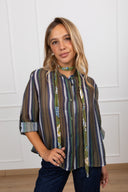 Blusa righe multicolor oliva in mussola con collana in ciniglia Haveone