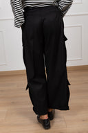 Pantalone cargo in viscosa variante nero ViCOLO