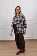 Camicia check over-size in flanella con ricamo sulla tasca Tensione IN