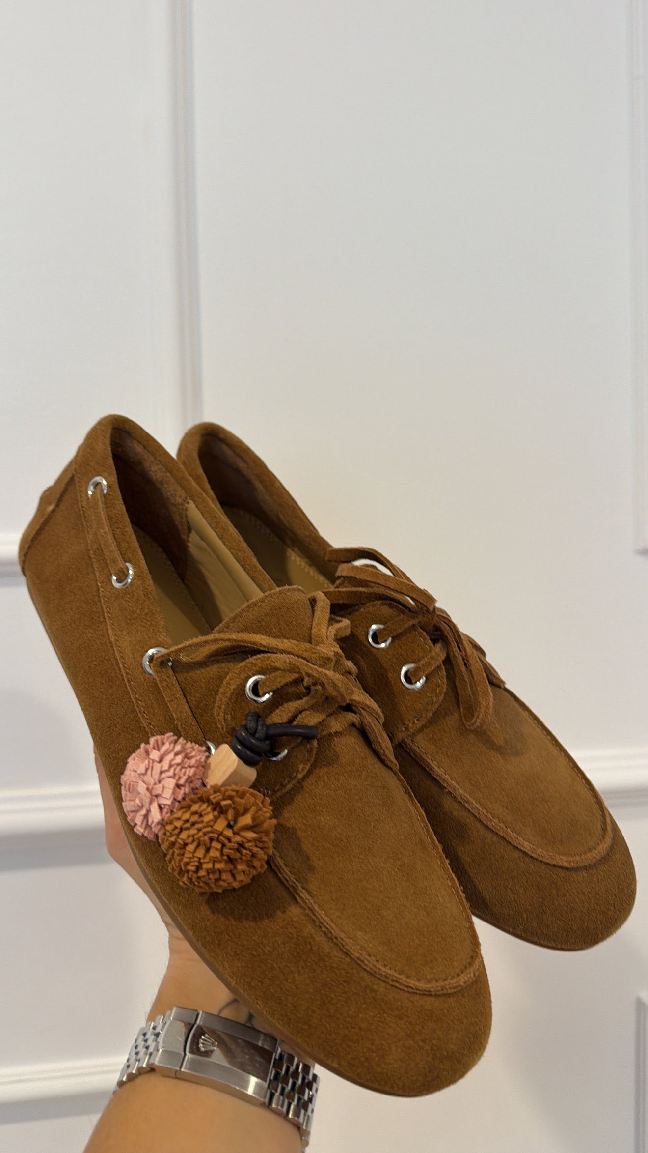 Mocassino in camoscio con pon pon Ovyè