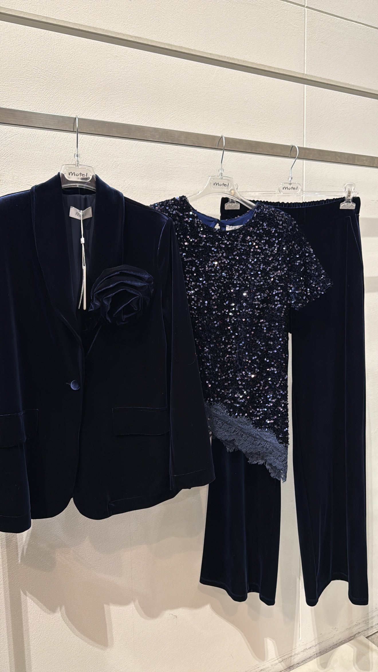 Giacca in ciniglia con spilla fiore Motel