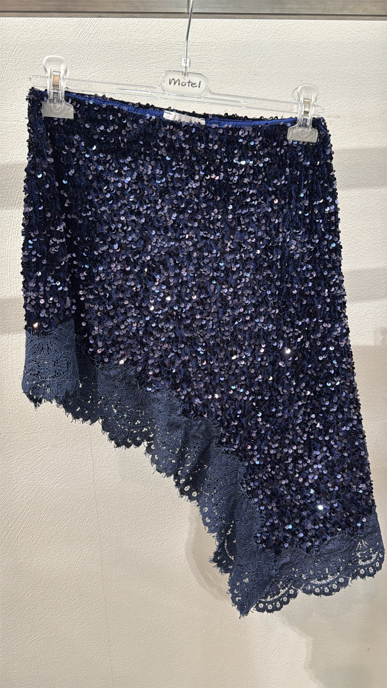 PRE ORDINE 15/12 Mini-gonna asimmetrica in ciniglia con paillettes e pizzo Motel