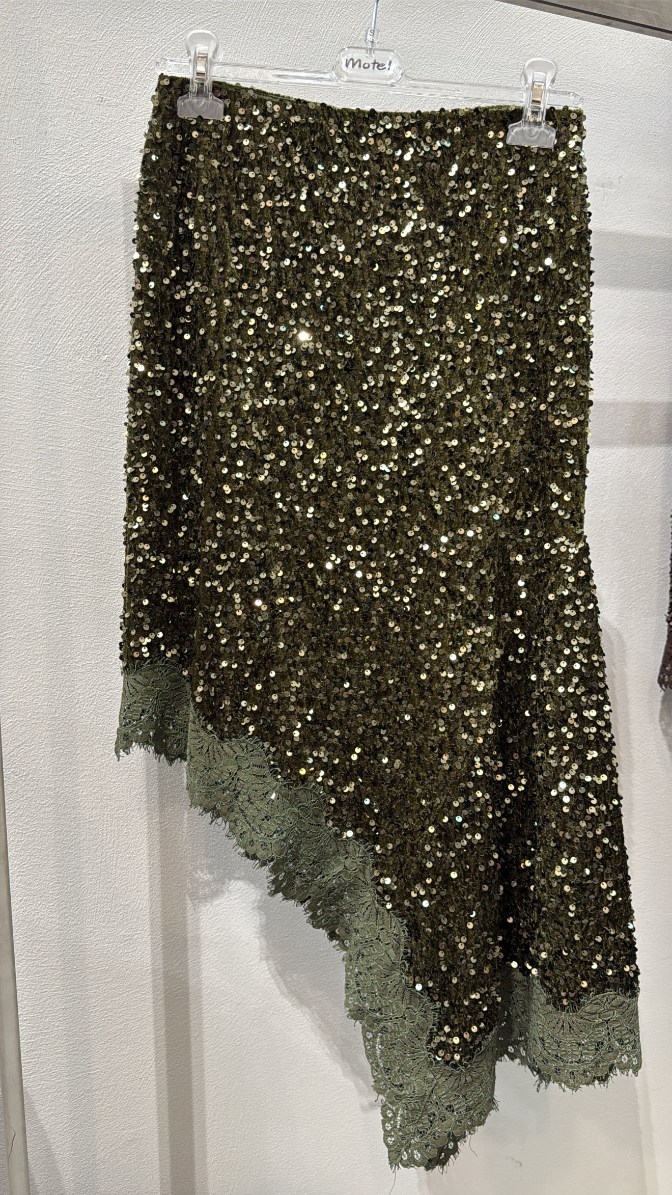 Gonna midi asimmetrica in ciniglia con paillettes e pizzo Motel