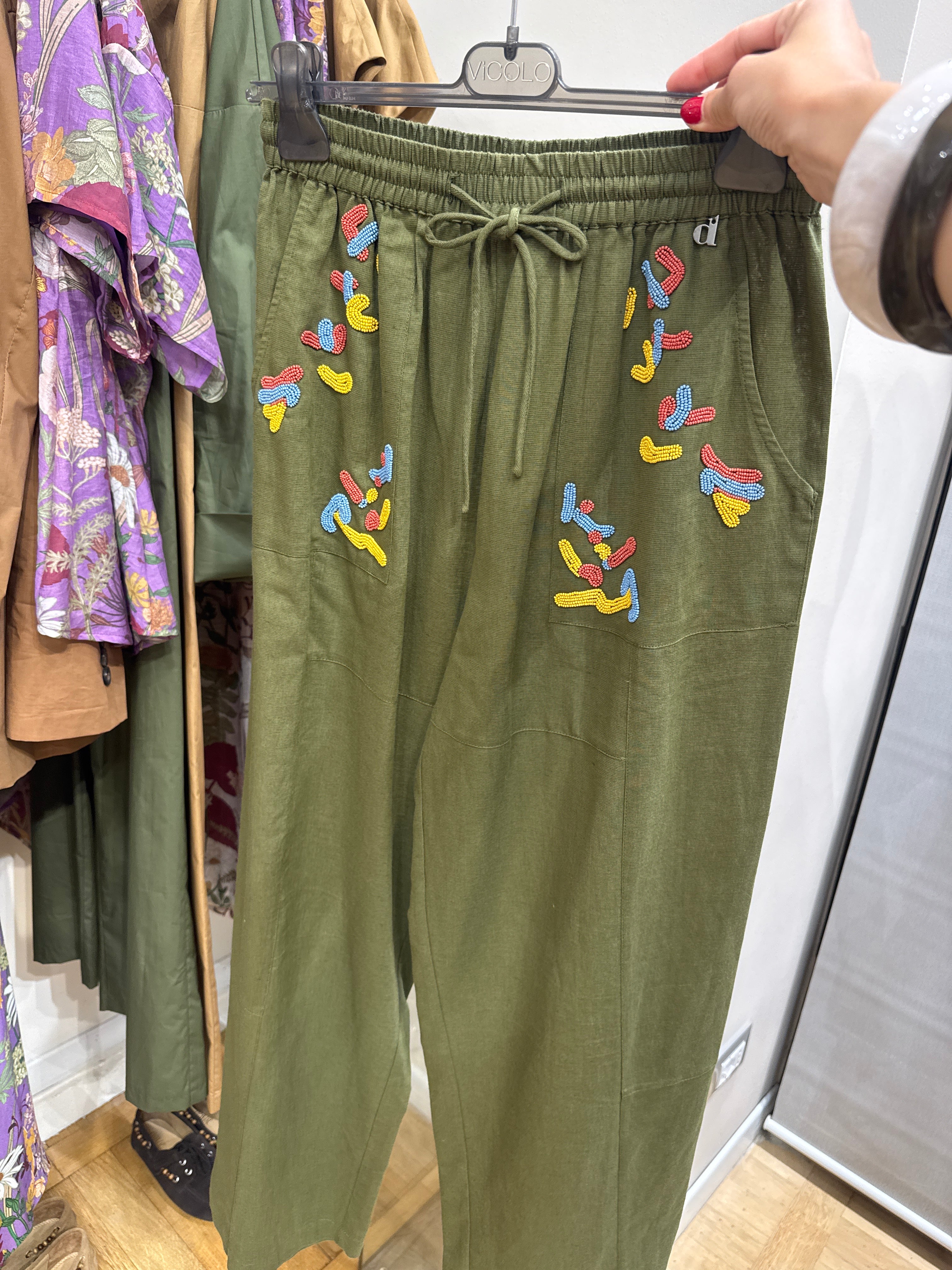 Pantalone carrot con perline ricamate Dixie
