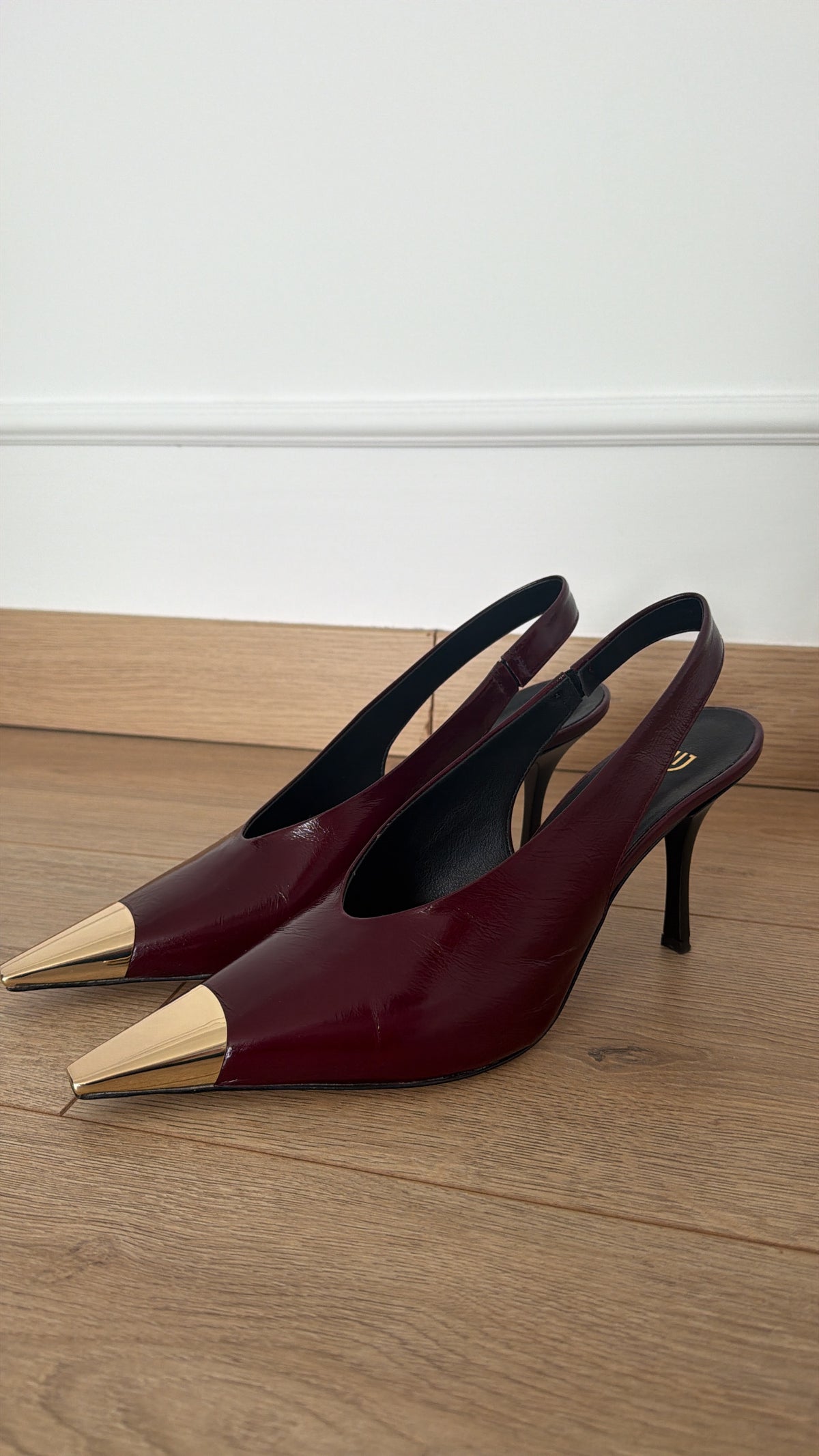Slingback alta con punta metallo in pelle lucida bordeaux Divine Follie